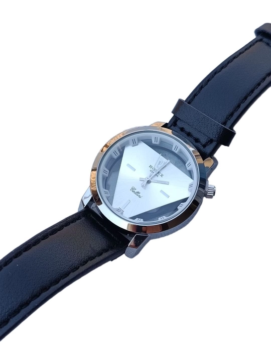 TriVertex Classic — uchburchak tsiferblatli kvarts soat