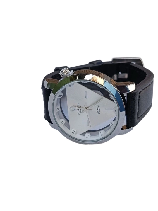 TriVertex Classic — uchburchak tsiferblatli kvarts soat