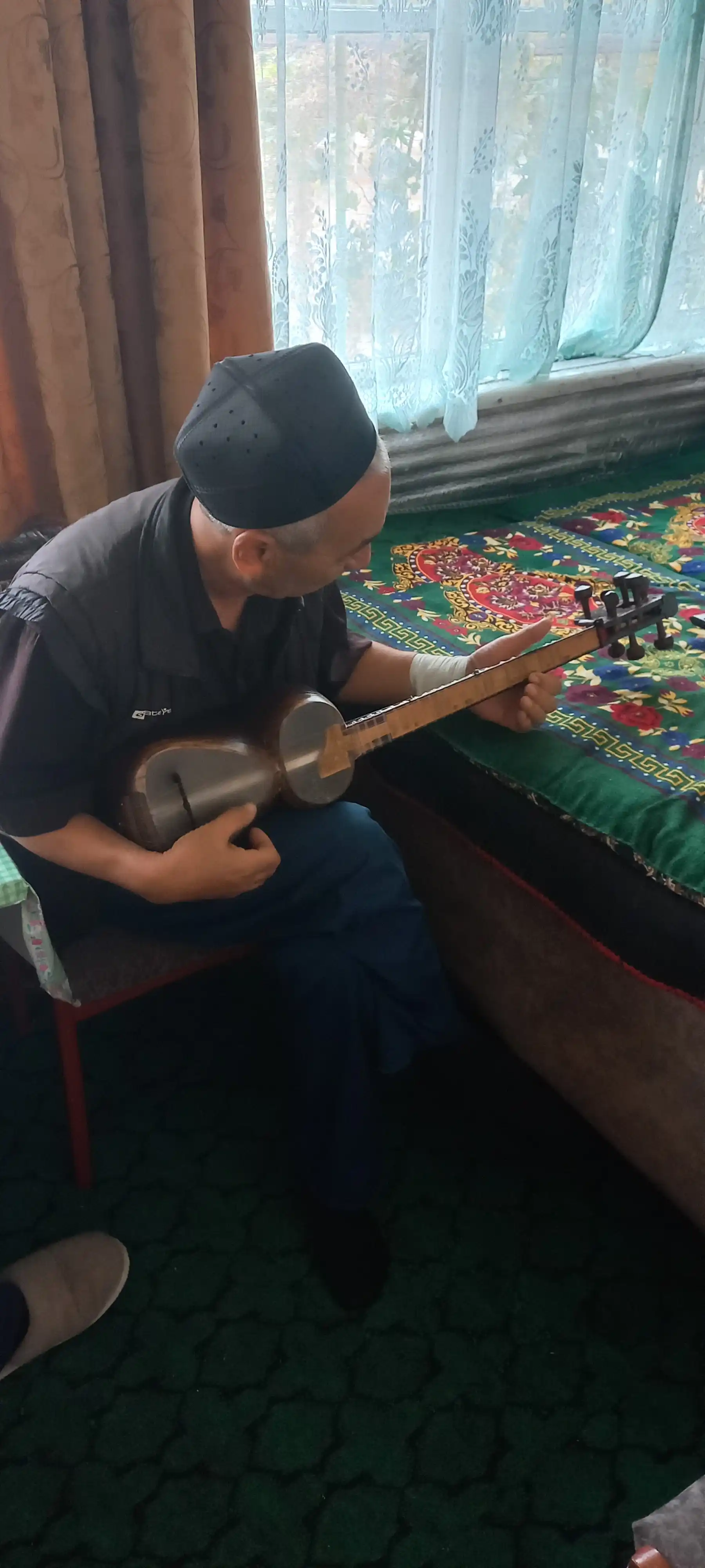 Tor cholgʻusi — 22 pardali uzbek torli cholgʻu asbobi