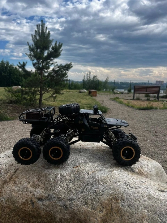 Rock Crawler 2.4GHz radio boshqariladigan avtomobil