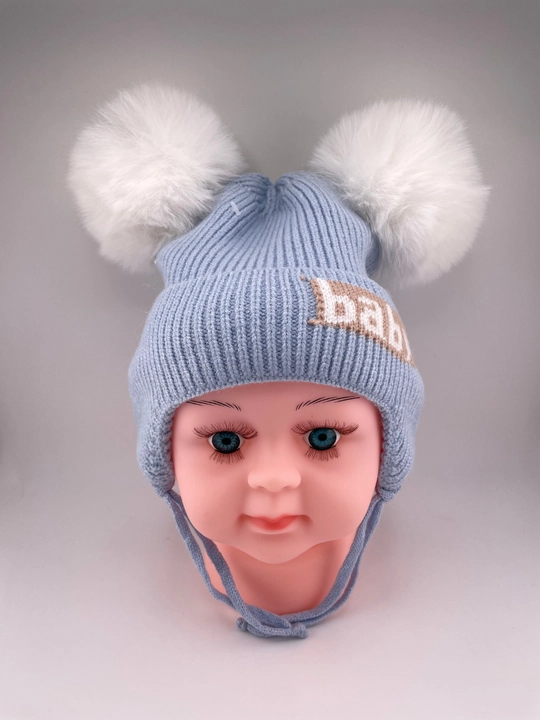 Детская зимняя шапка с завязками и двумя помпонами с нашивкой Baby - 