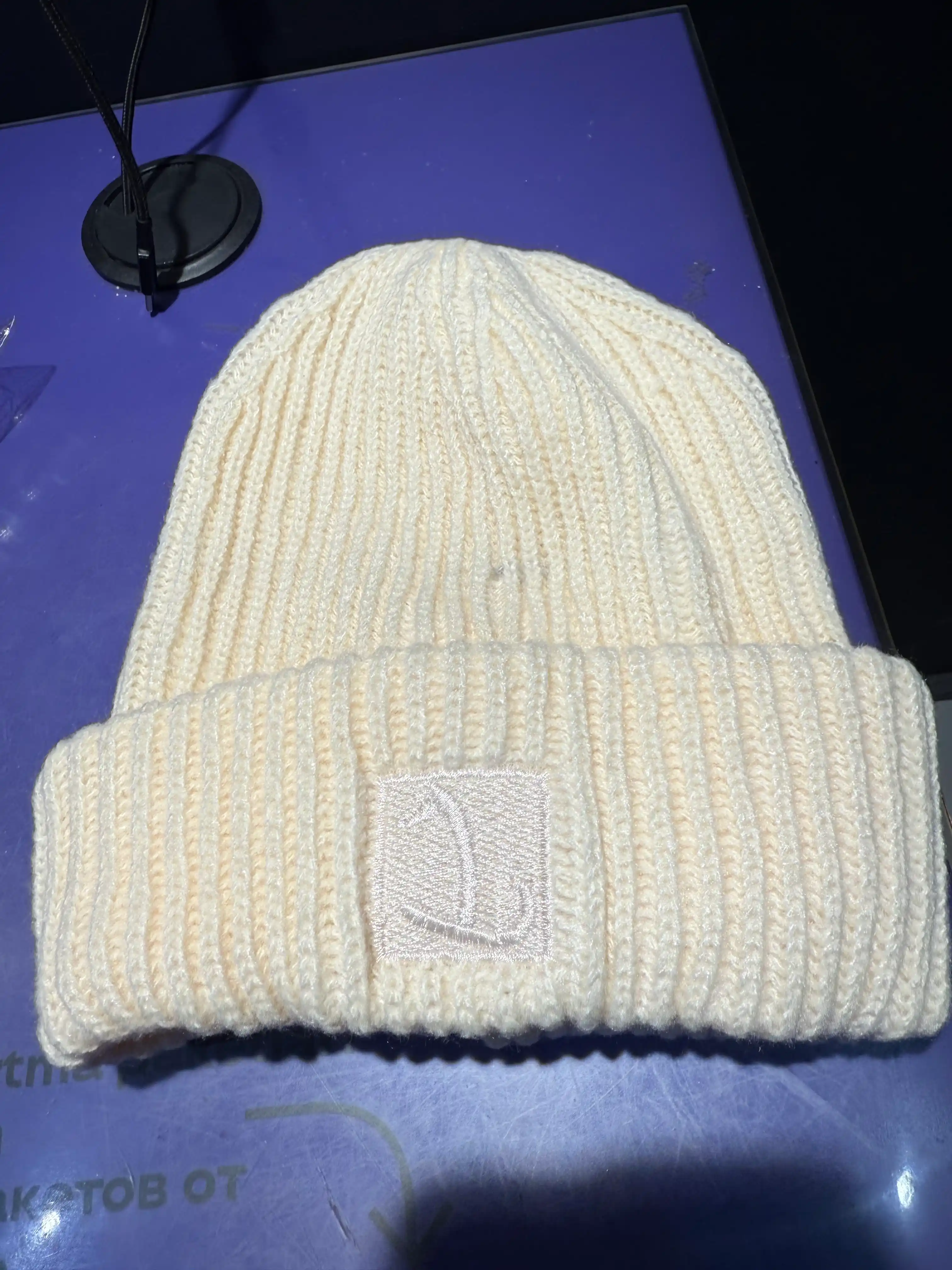 Женская шапка — тёплая, мягкая, в стиле «beanie»