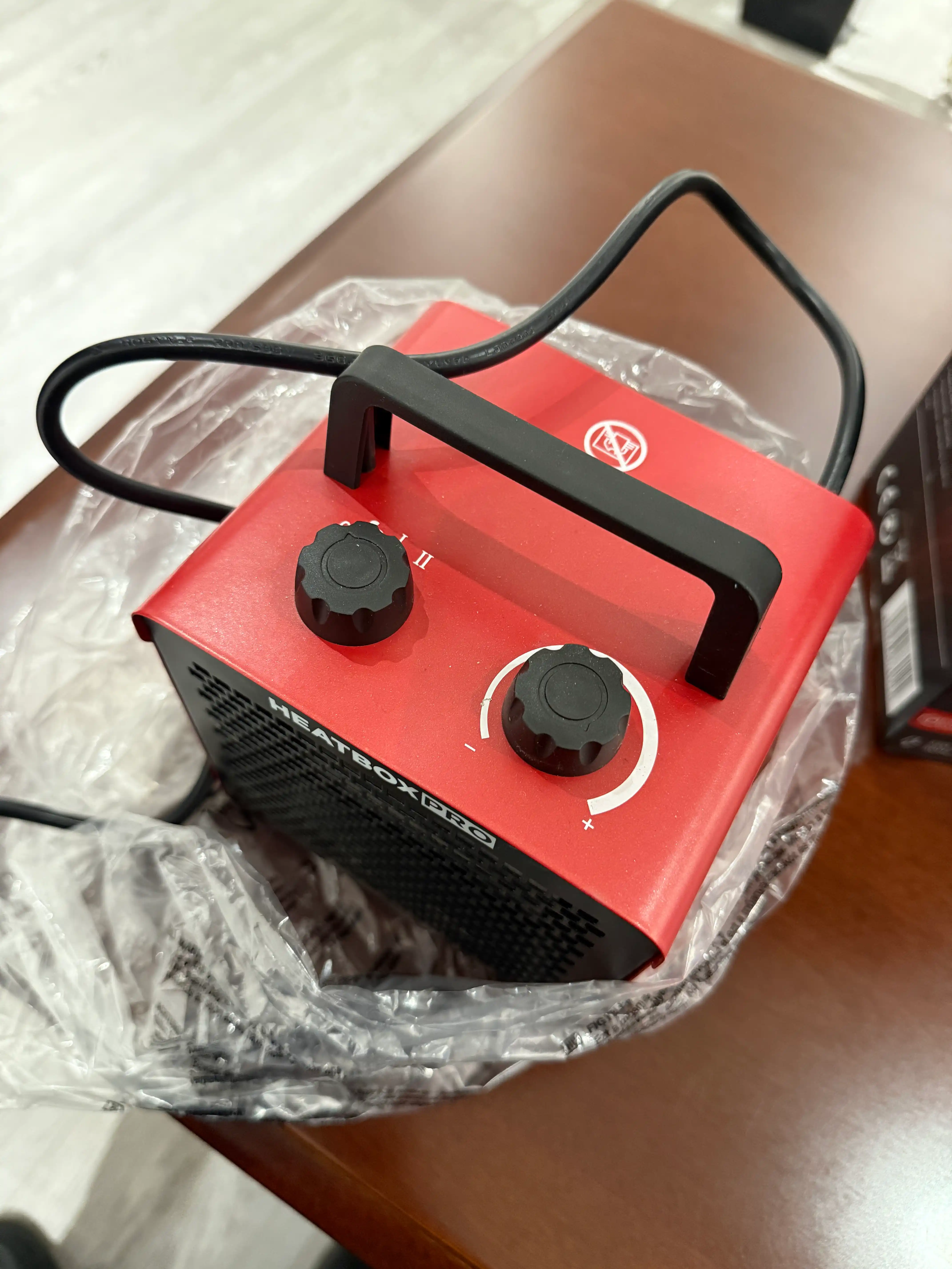 Тепловая пушка HEATBOX PRO 2000 Вт — керамический обогреватель до 25 м², 2 режима