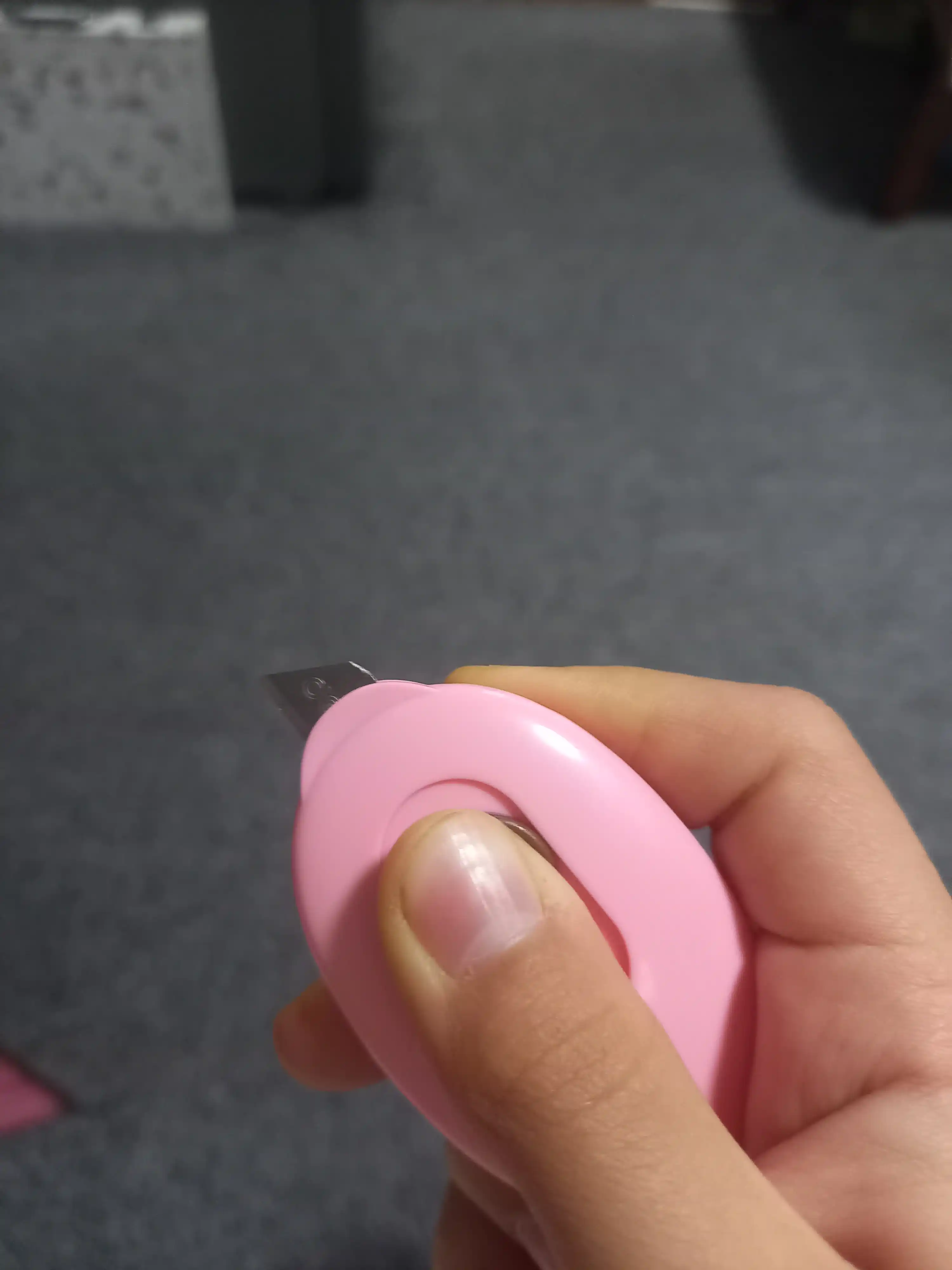 Kantselyariya pichog'i 59 * 37 * 12 mm "Deli" 2050