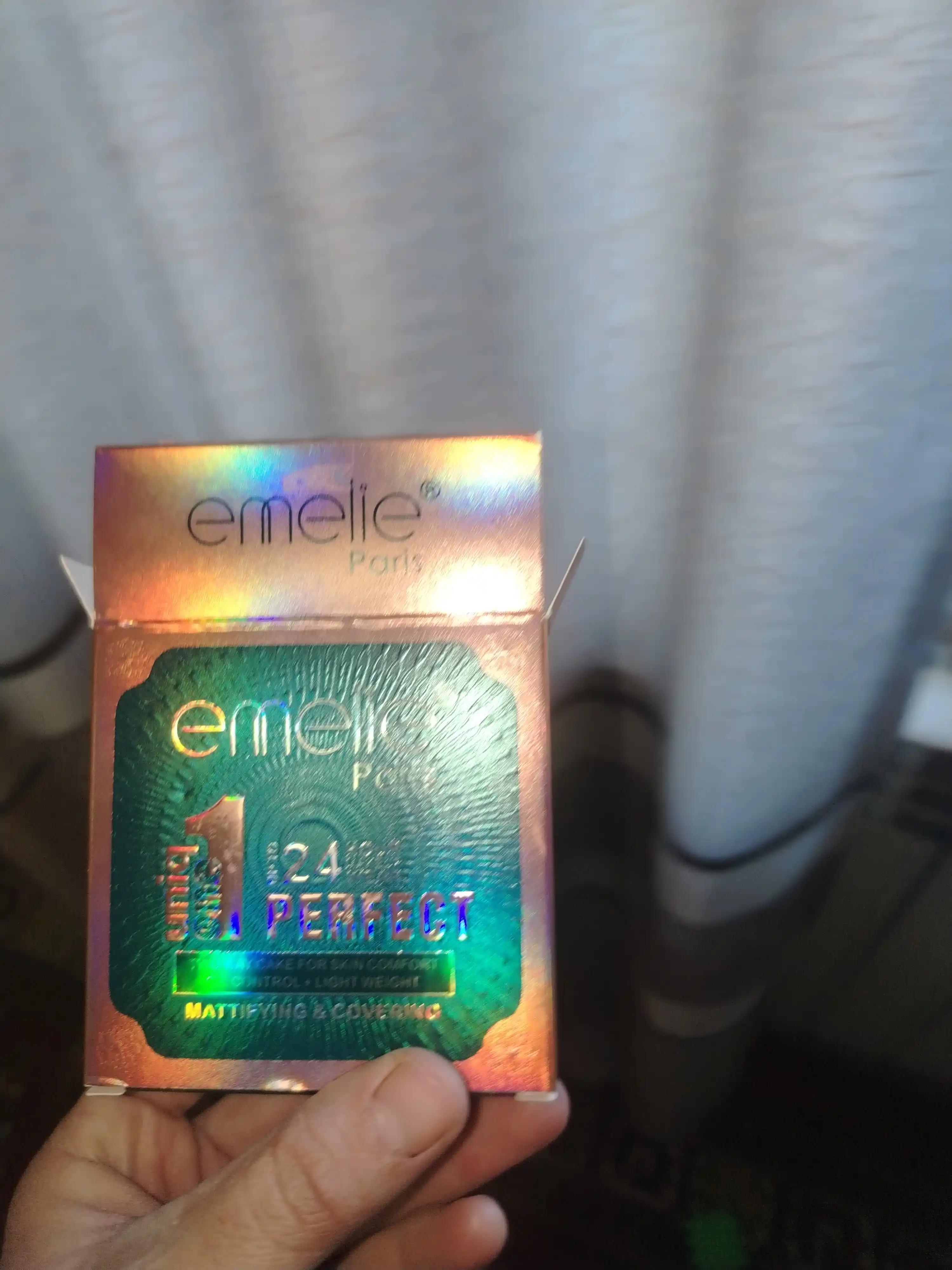 Матовая пудра Emelie, 01 и 02, 2 в 1, матовый эффект на 24 часа, SPF 15
