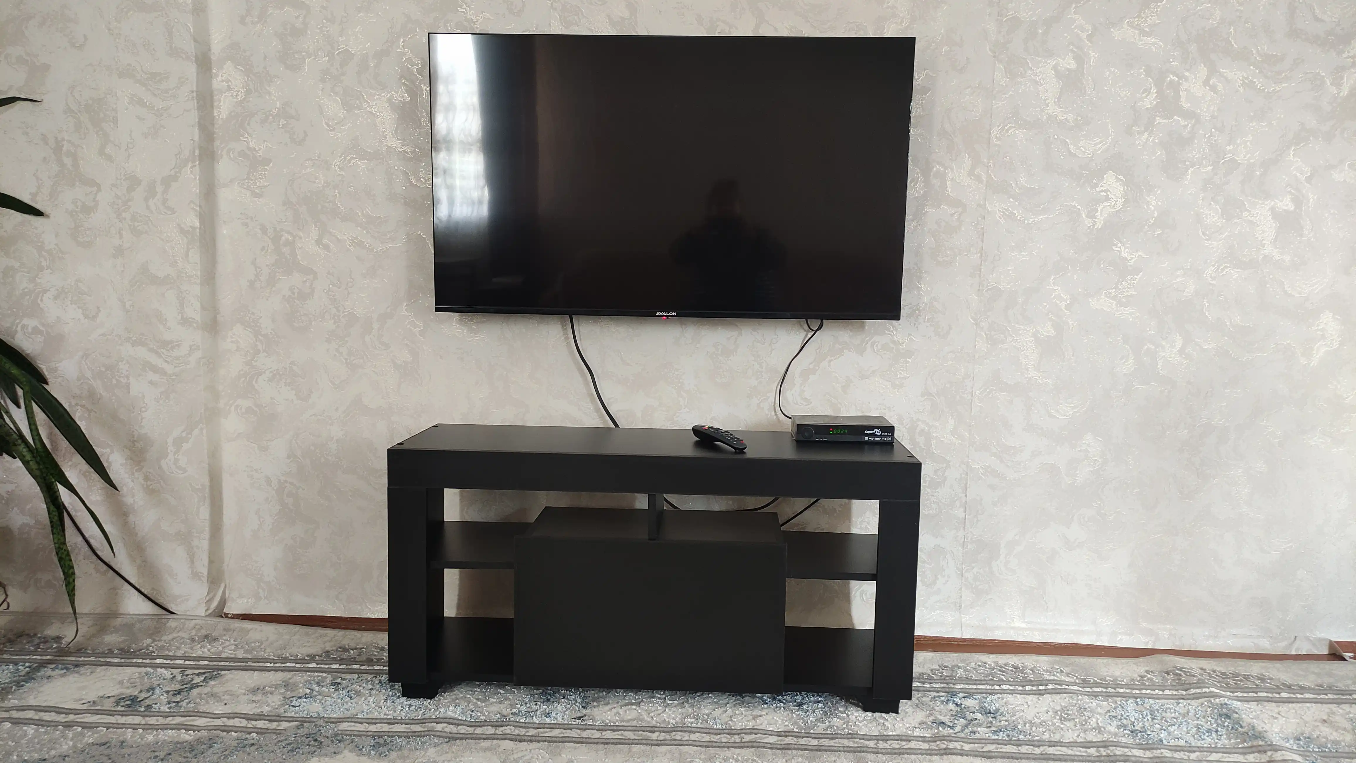Televizor uchun tumba pоdstavka LEETO, polda turadigan, to'liq yig'ilgan, 110*55*35 см