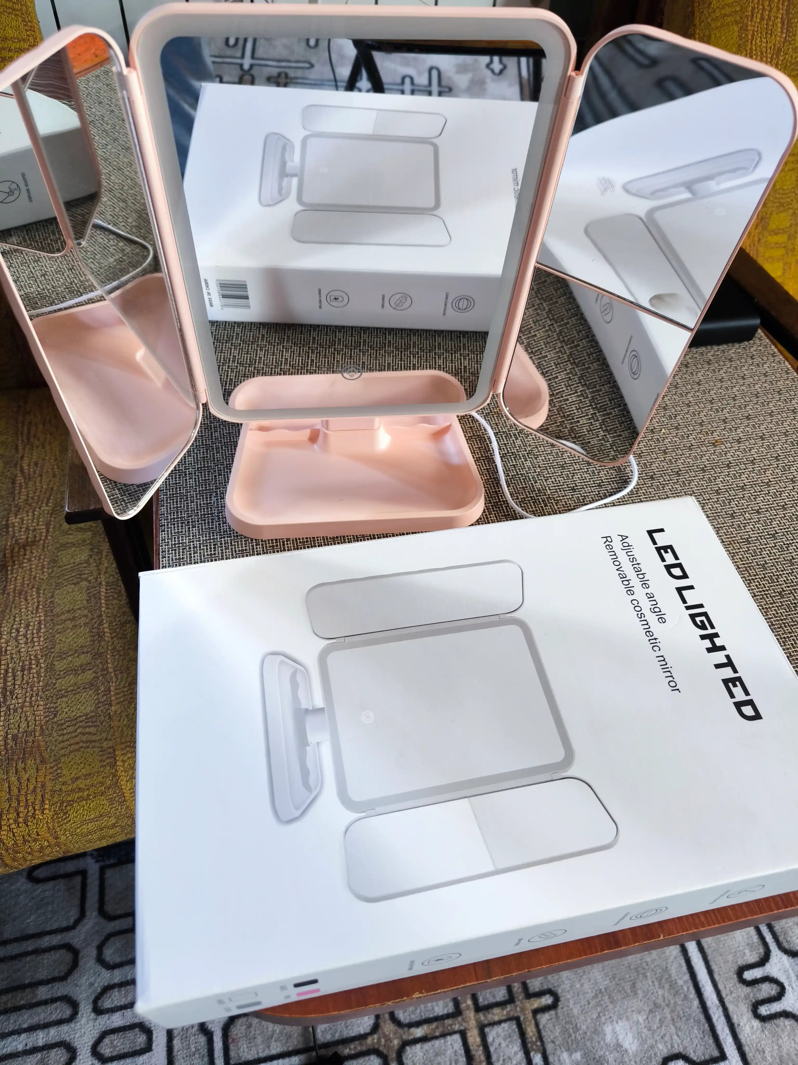Kosmetik ko'zgu LED yoritgichi bilan makiyaj uchun, yig'iladigan konstruksiya