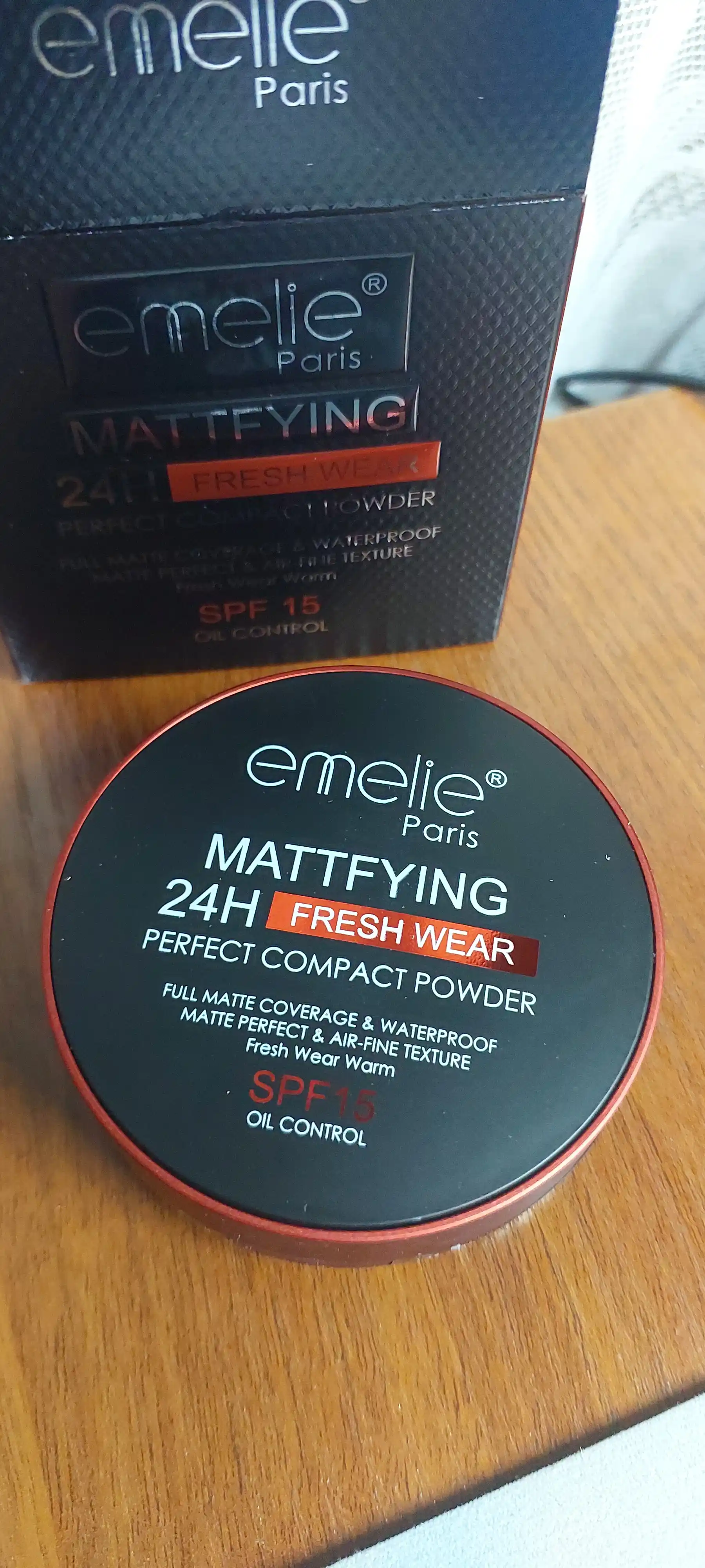 Матовая пудра Emelie, 01 и 02, 2 в 1, матовый эффект на 24 часа, SPF 15