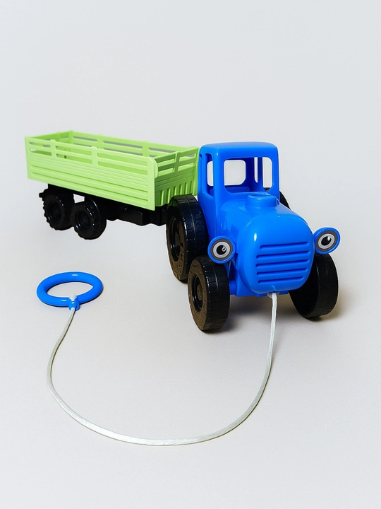Tirkamali ko‘k traktor