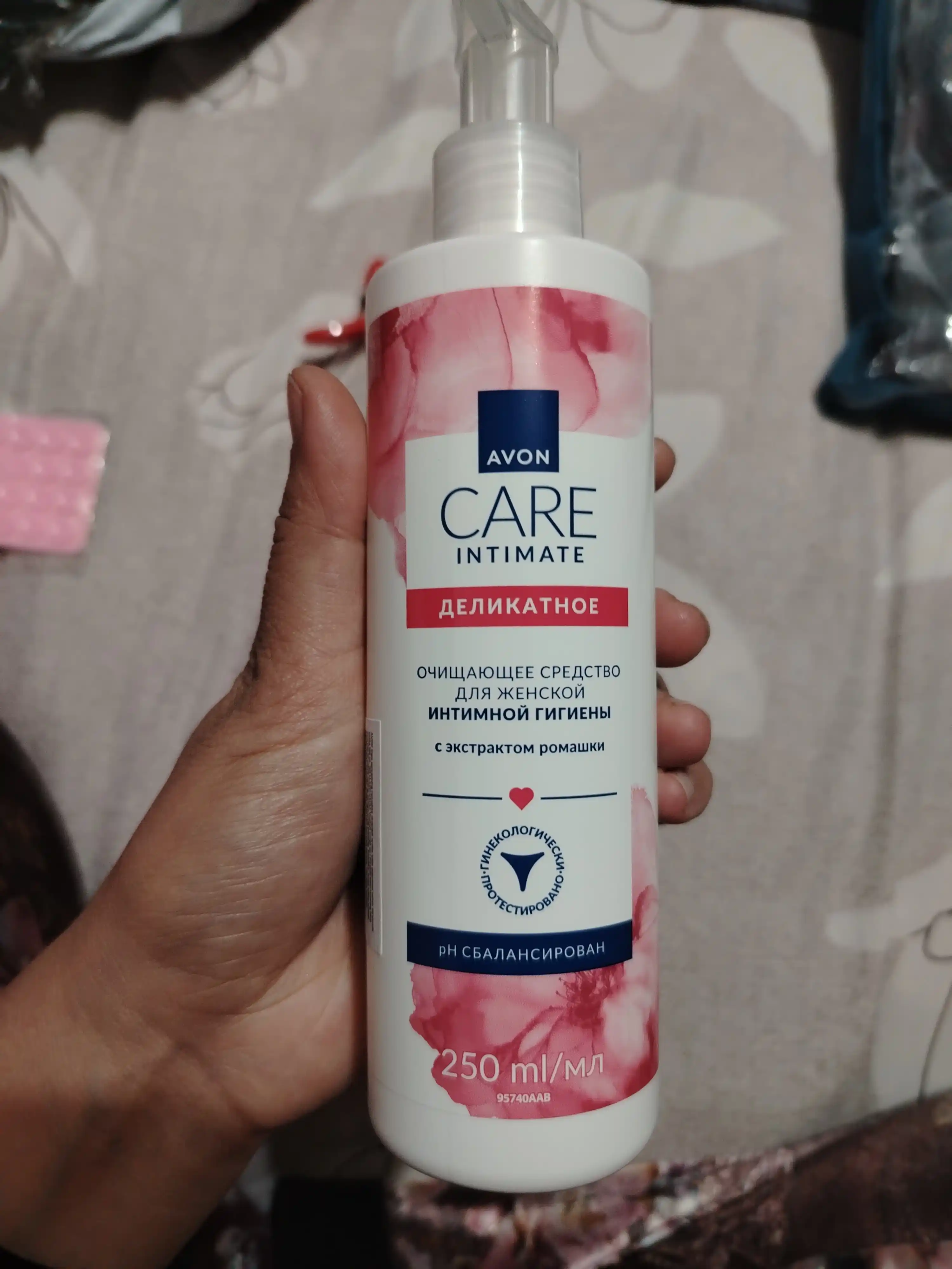 Cредство для женской гигиены Avon Care Avon Care Intimate с экстрактом ромашки, 250 мл