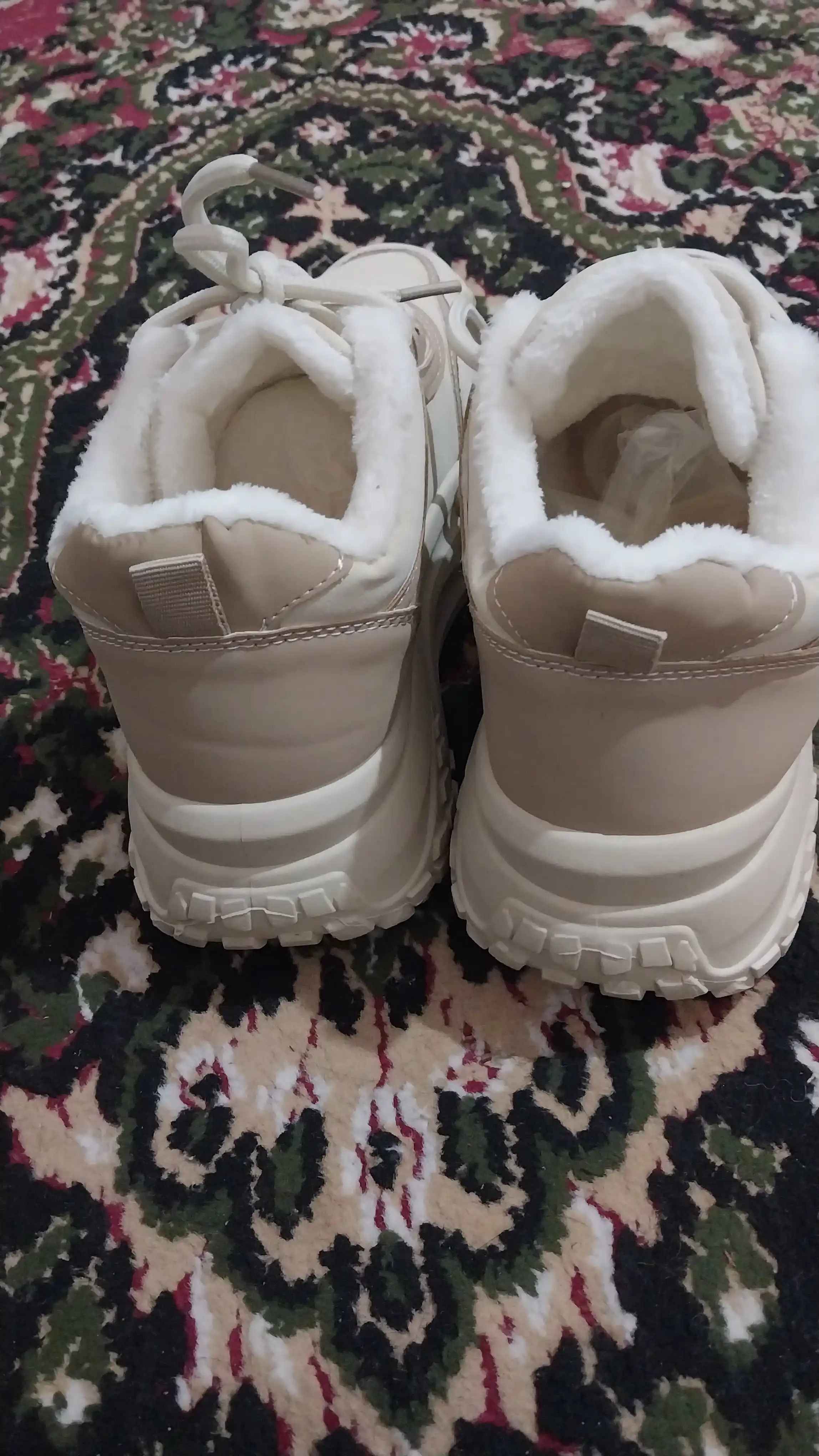 Зимние кроссовки с мехом женские, зимние, на 1 размер маломерка 36-40