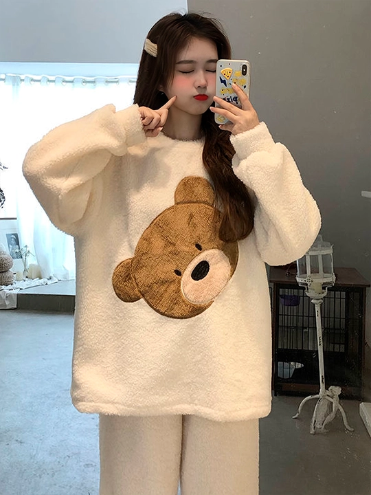 Ayollar uchun pijama tepa past