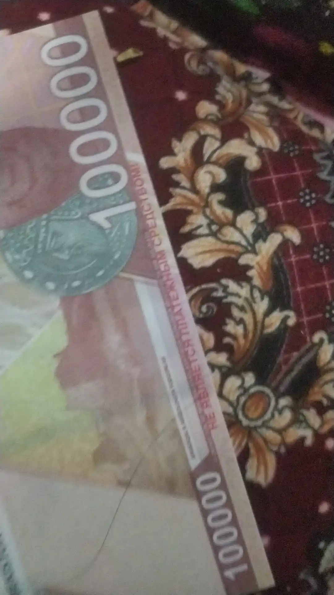 Suvenir pullar, so‘m va dollar kupyuralari, 50 ming, 100 mimg, 200 ming, 50$, 100$