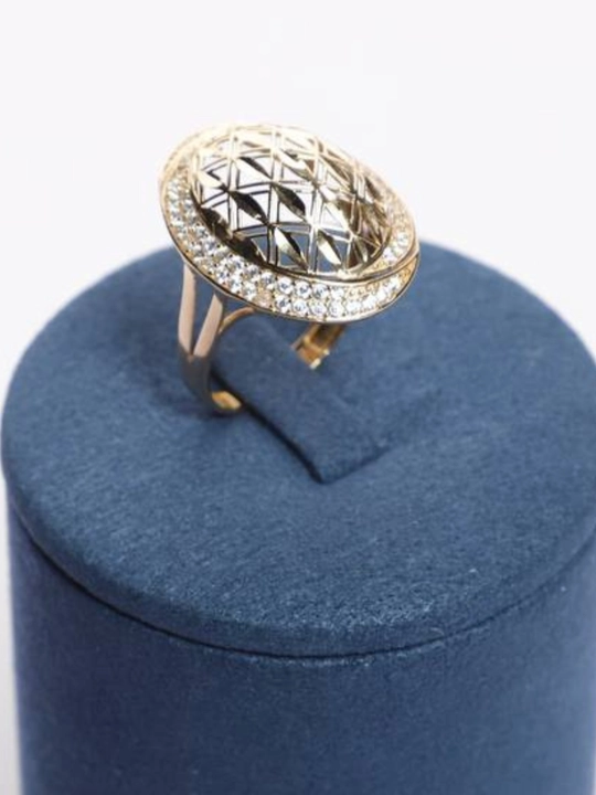 GOLD HOUSE D21A modelidagi tilla uzuk oval shaklida, fianit toshlar bilan bezatilgan