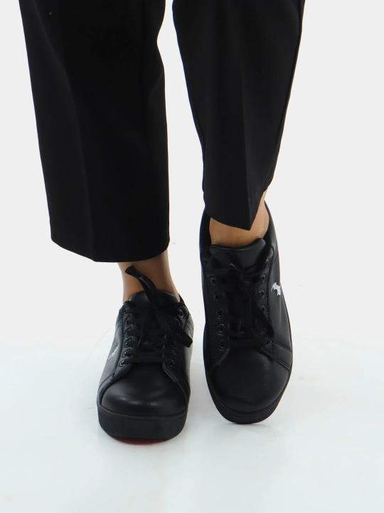Sifati zo'r bo'lgan nachosli ayollar Louboutin krossovkalari. Olcham 36-41