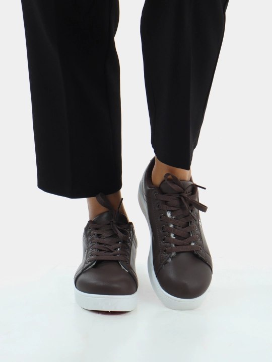 Sifati zo'r bo'lgan nachosli ayollar Louboutin krossovkalari. Olcham 36-41