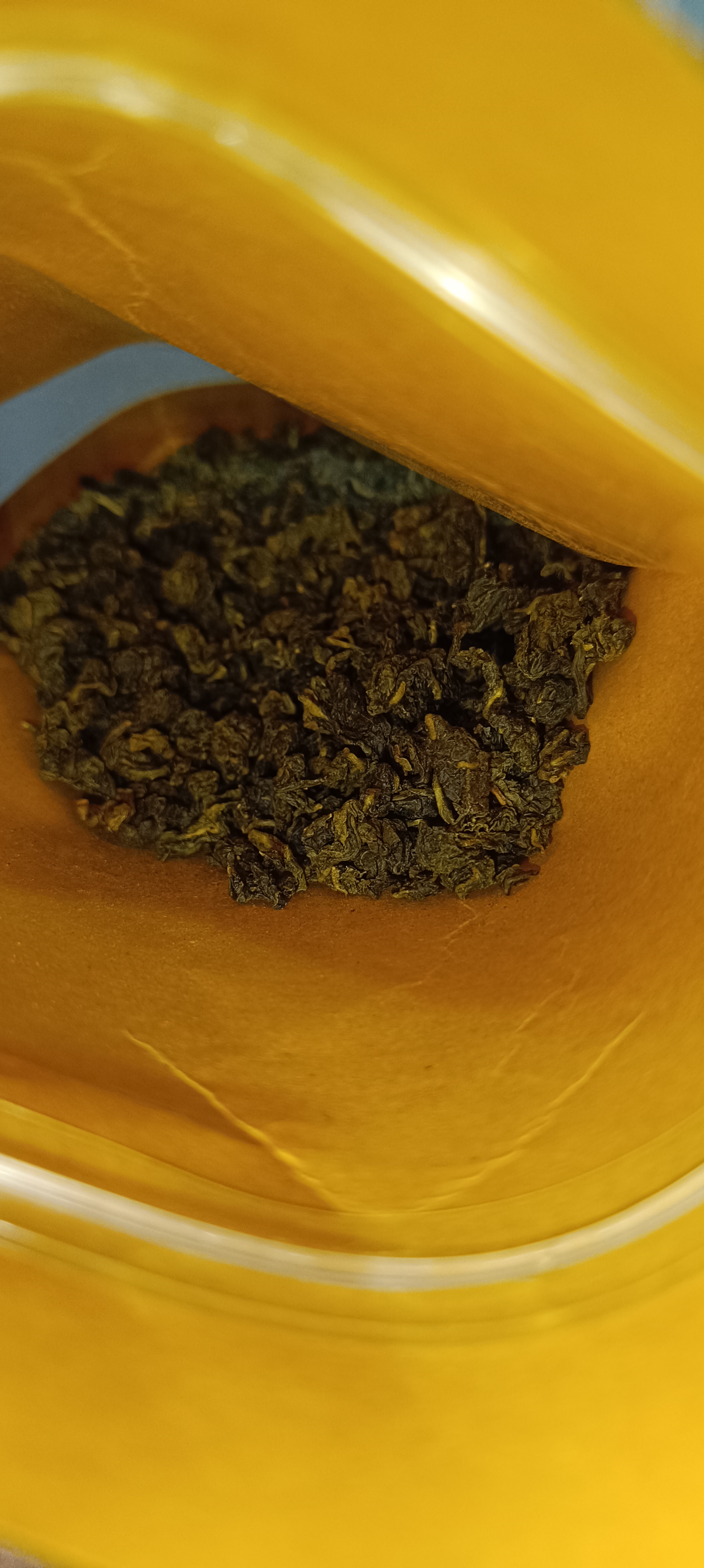 Milk Oolong sochiluvchan, yumshoq sariyog‘ hidiga ega