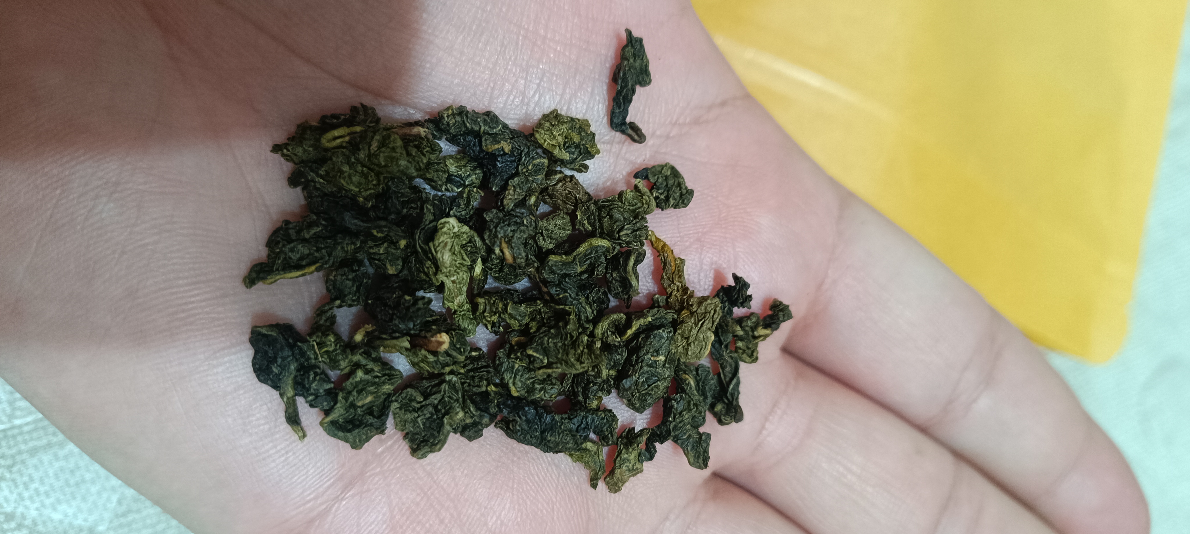 Milk Oolong sochiluvchan, yumshoq sariyog‘ hidiga ega