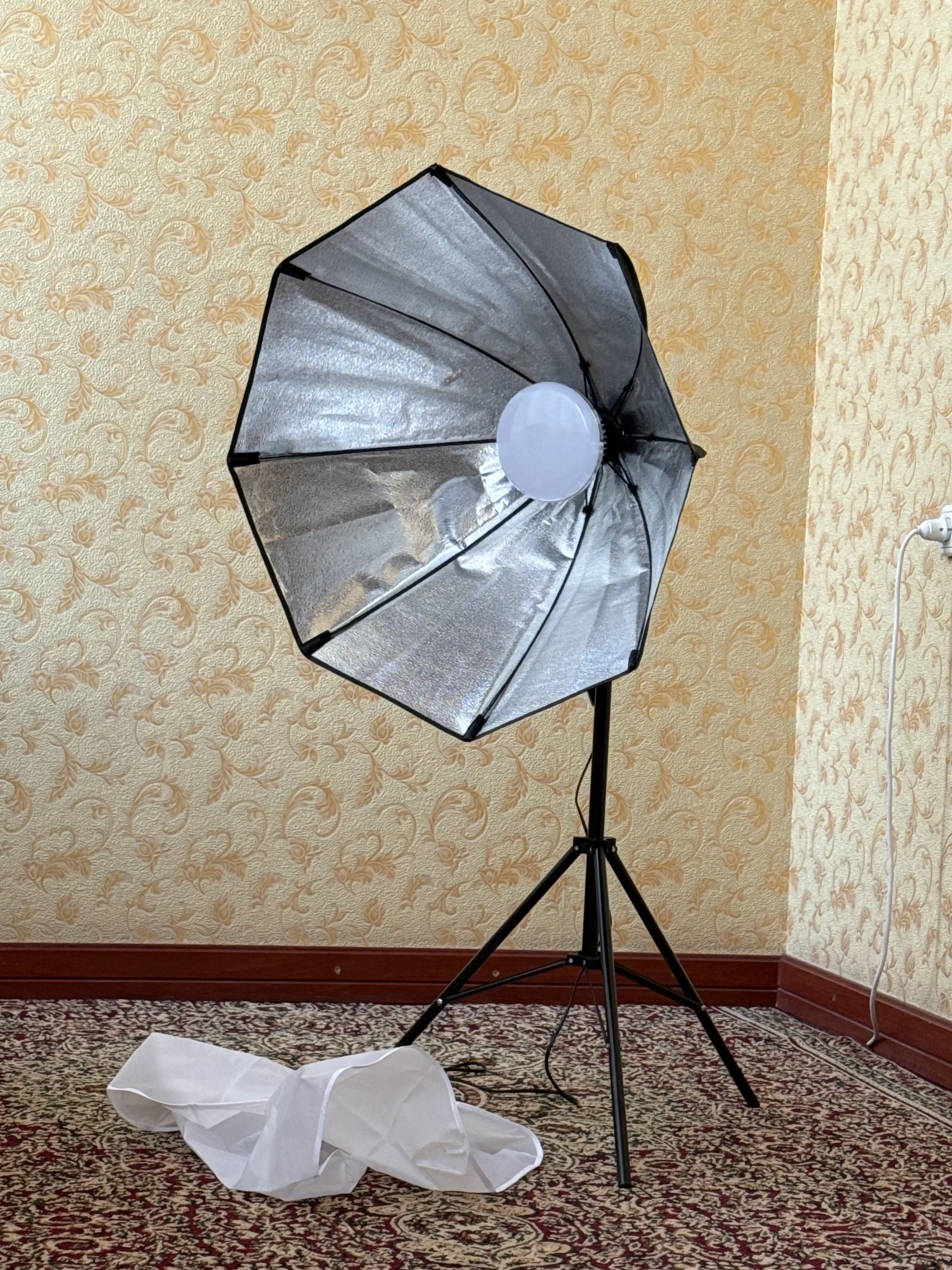 Dumaloq softbox, lampa, ustun, pult