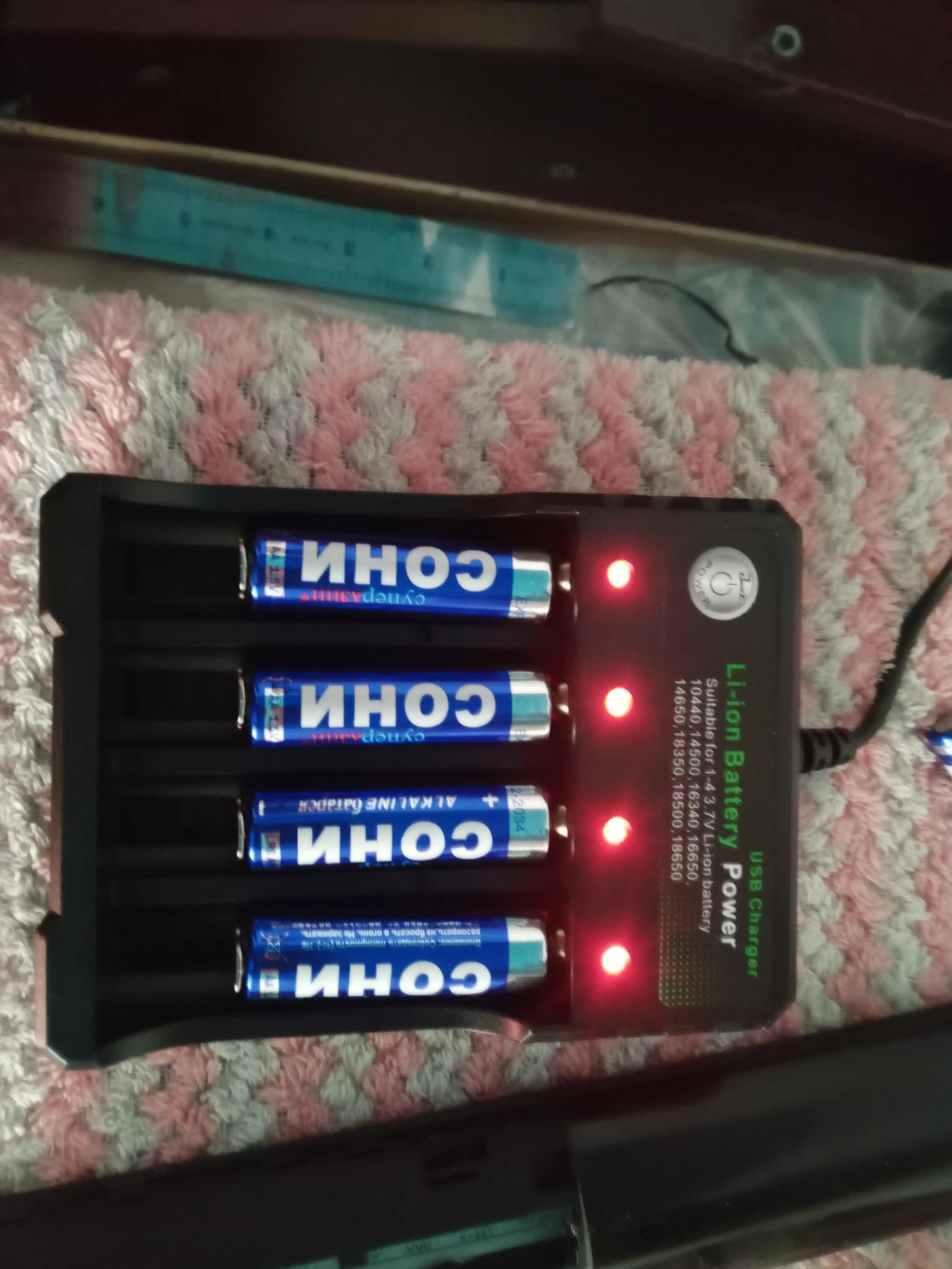 Зарядное устройство USB для аккумуляторных батареек