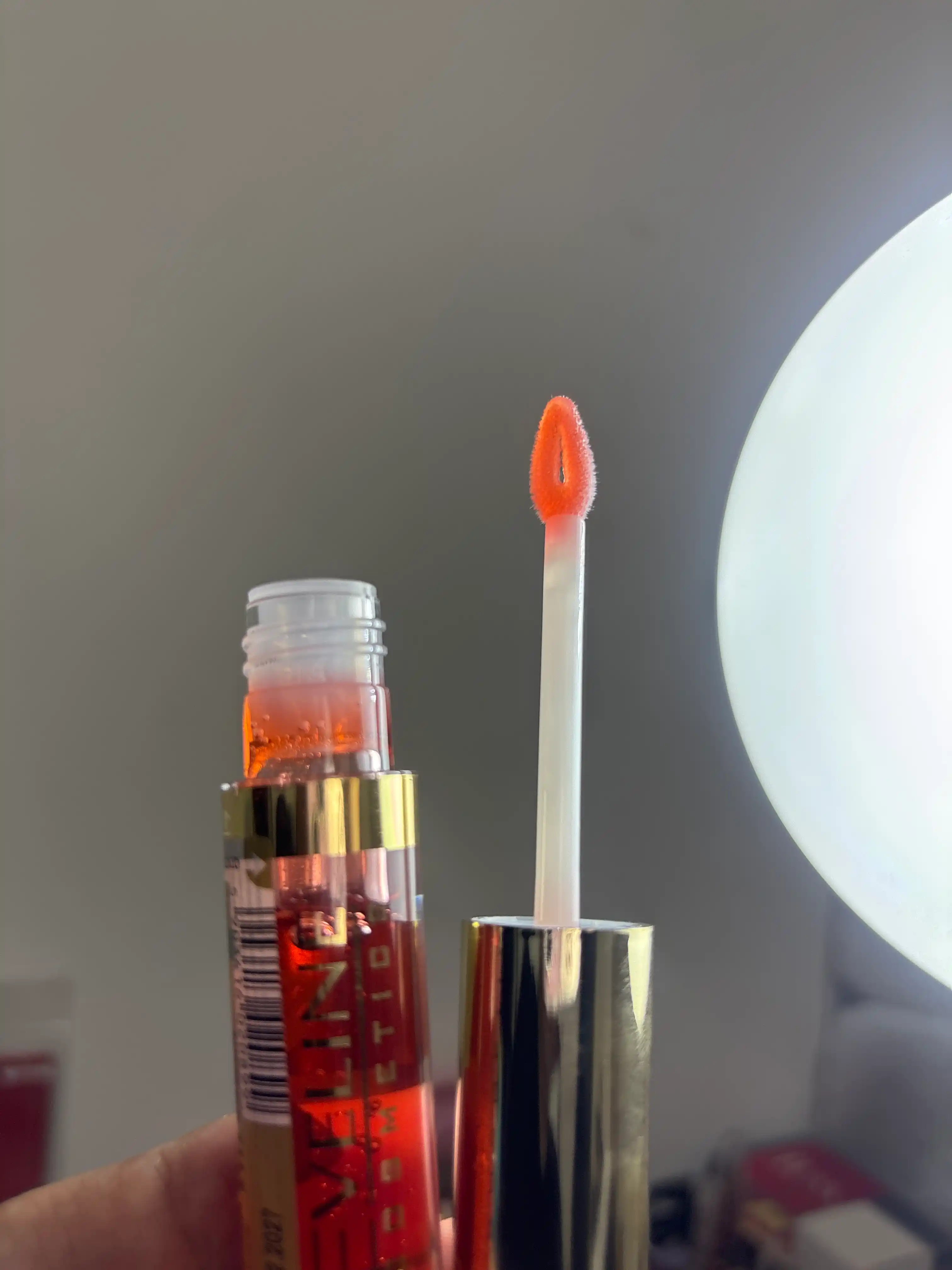 Lablar uchun yog' Eveline Rich Lip Oil, mango, 4.5 m