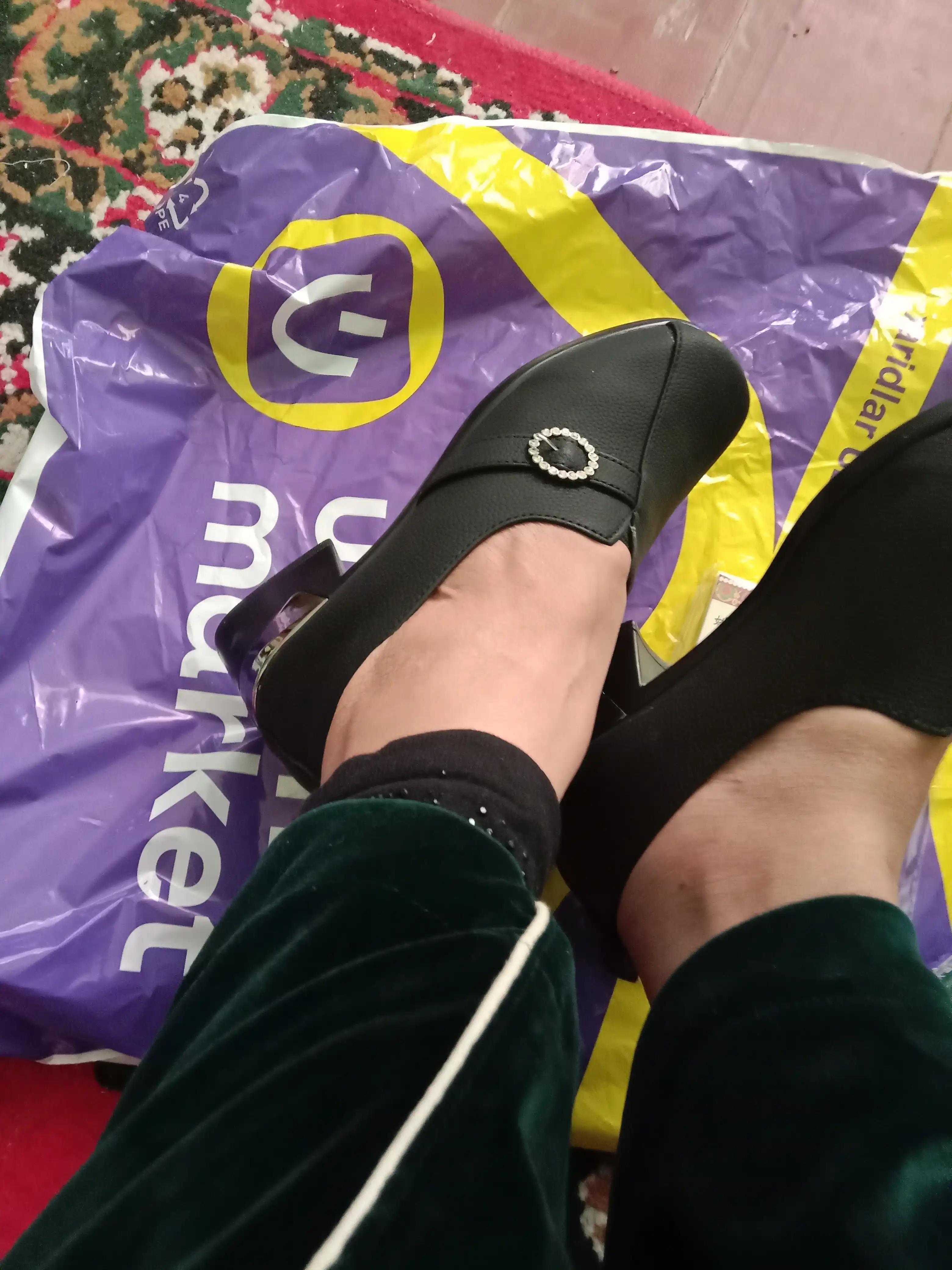 Ayollar poyabzali Sling Black Stiletto - barqaror poshnali zamonaviy poyabzal, nachos yo'q
