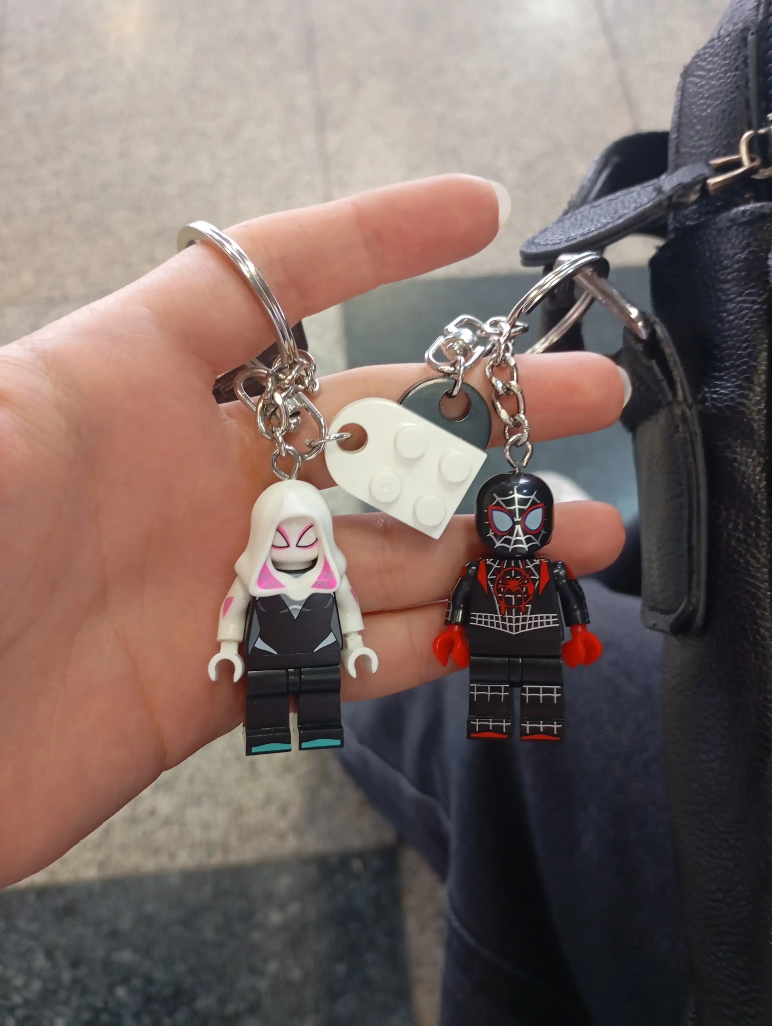 Парные брелоки для ключей, в стиле Lego "Человек-Паук и Гвен Стейси" 2 шт