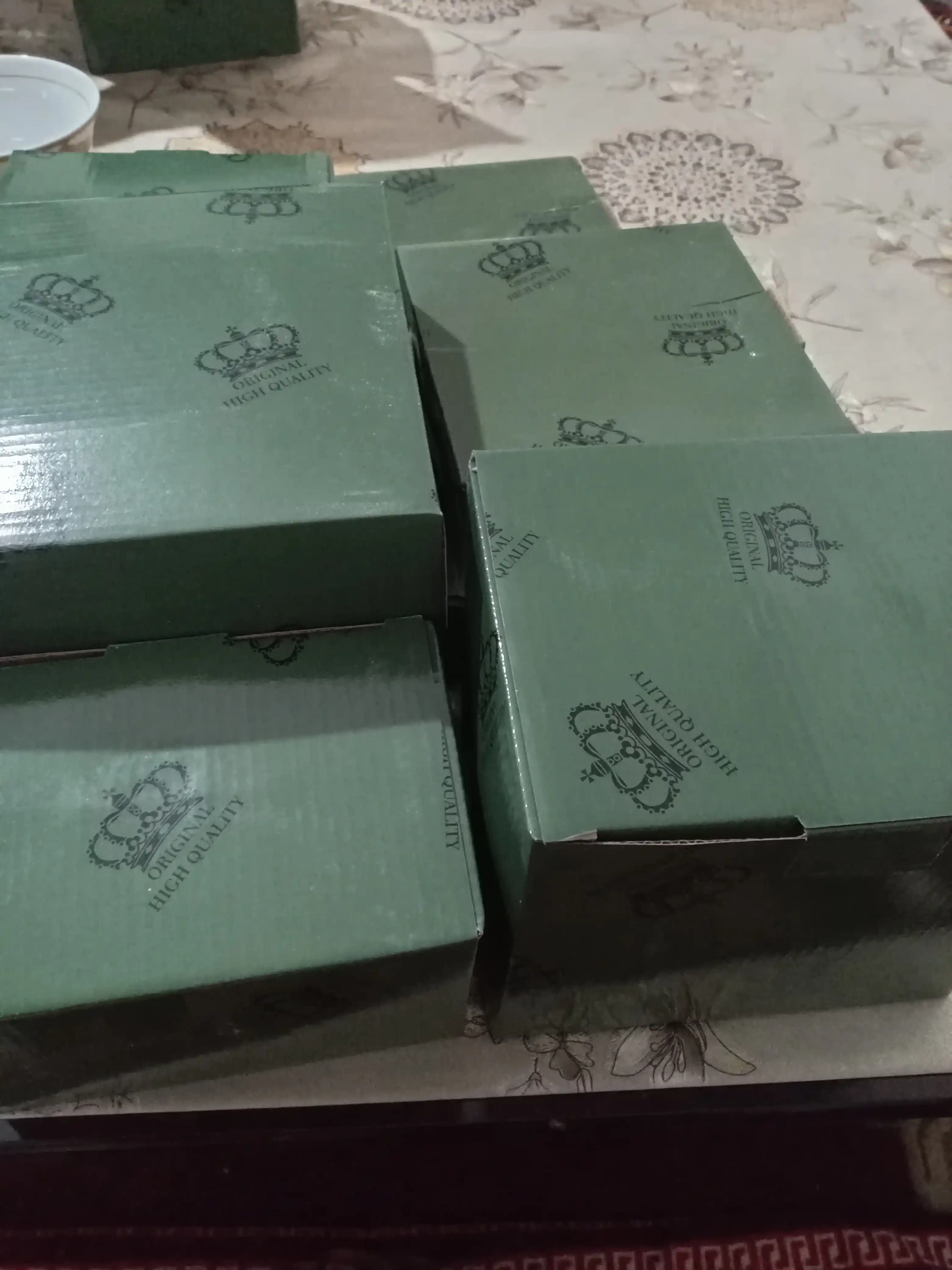 Chinni idishlar to‘plami – 12 kishilik, oltin naqshli stol anjomlari