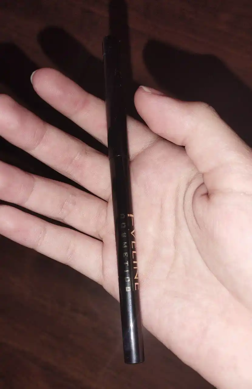 Ko'z uchun qalam Eveline Cosmetics Mega Max Kajal, qora