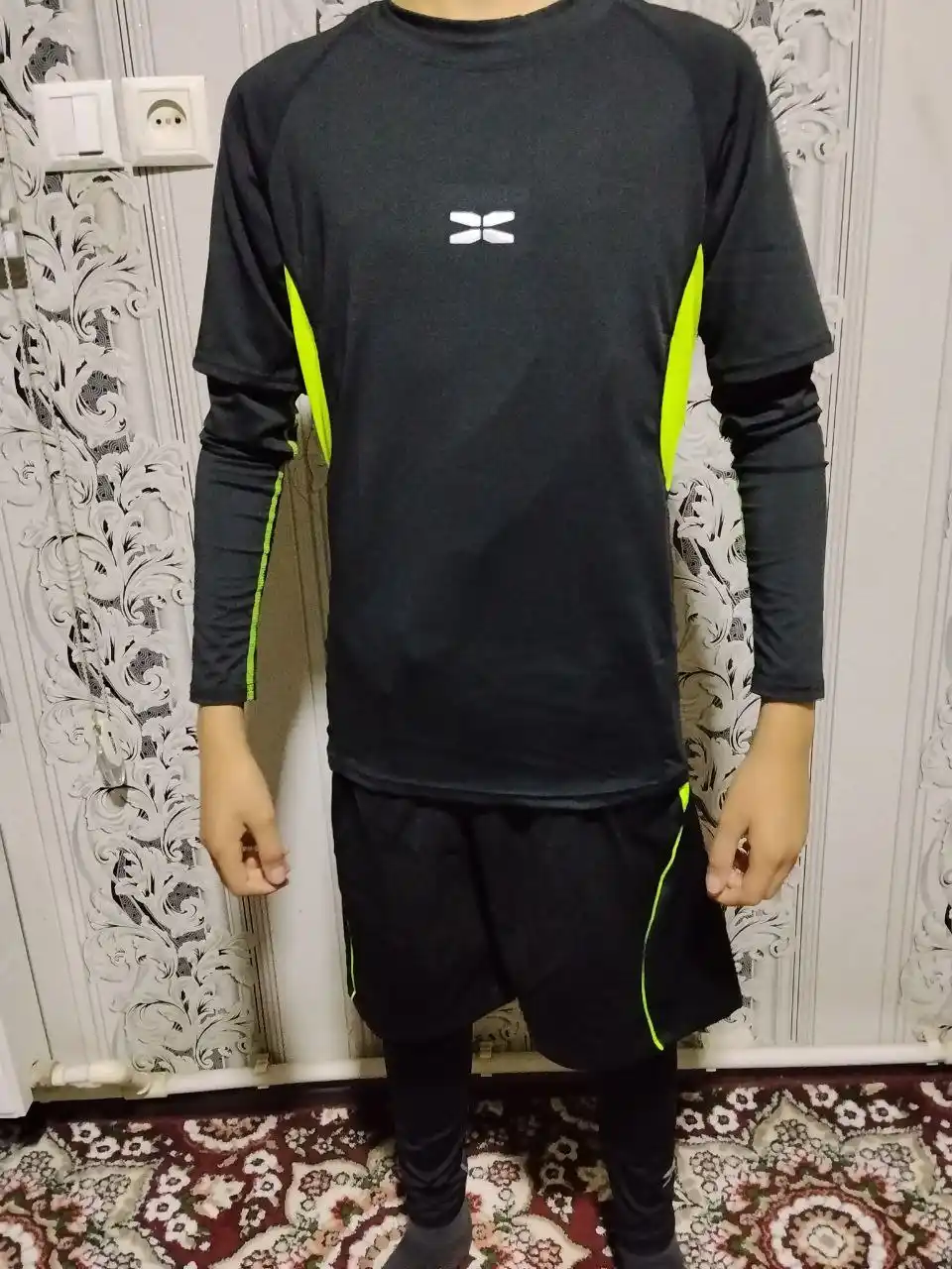 Erkaklar uchun 5 ta 1 ta sport kostyumi - mashg'ulotlar va kundalik kiyim uchun to'plam