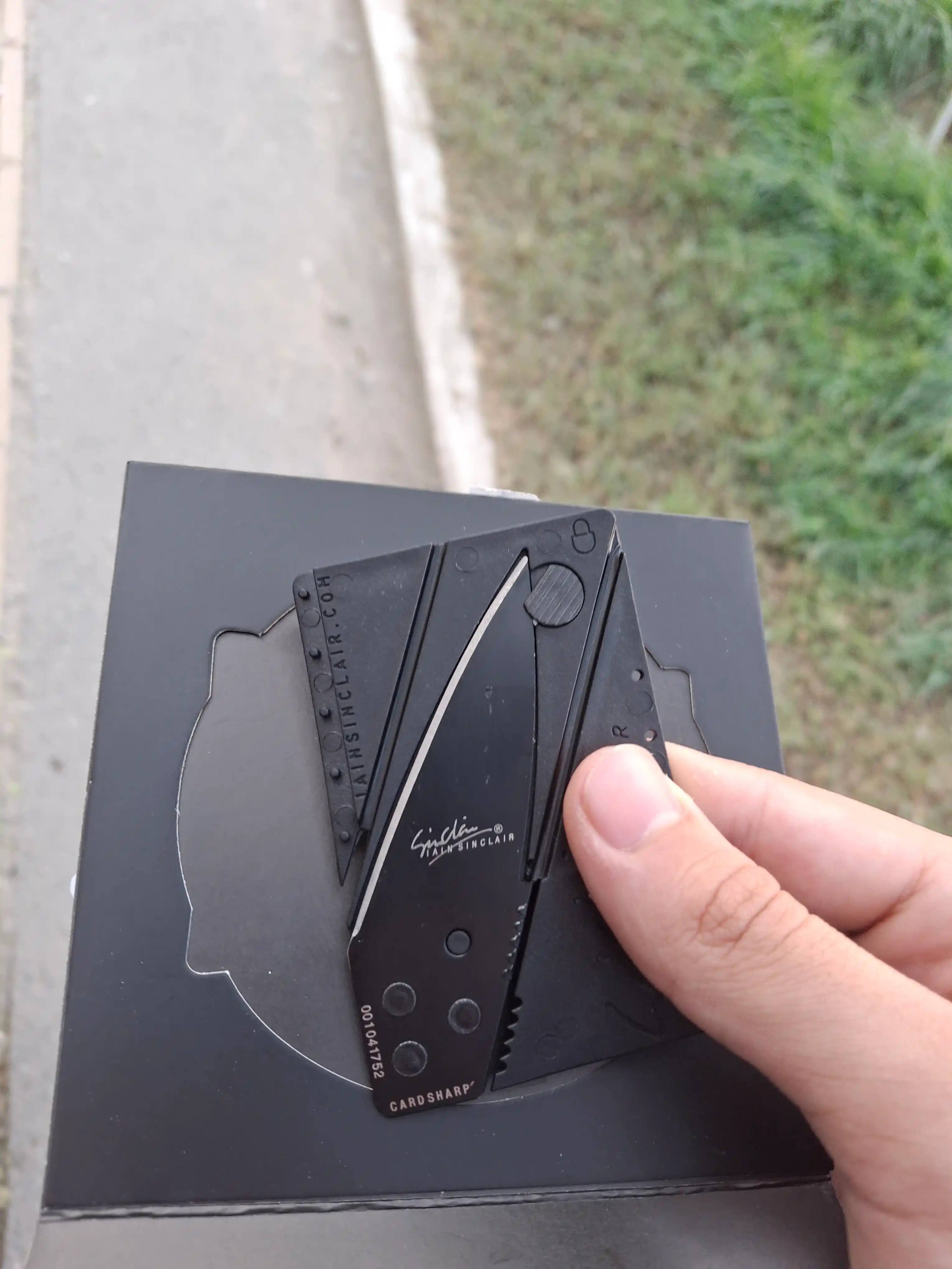 Pichoq-kredit karta, pichoq karta buklanadigan vizitka