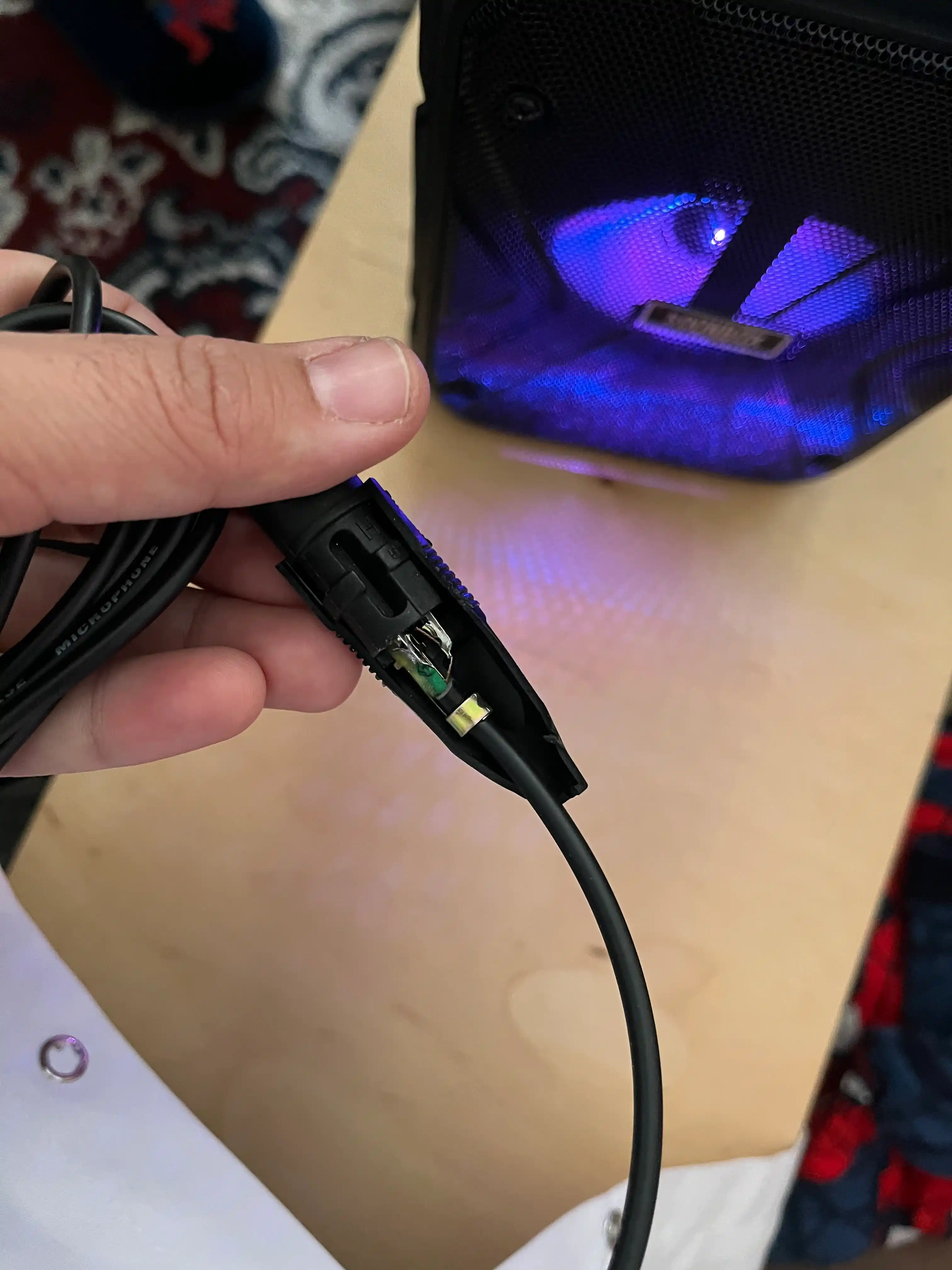 Караоке колонка Soonbox S7 с Bluetooth, FM-радио, микрофоном и LED-подсветкой
