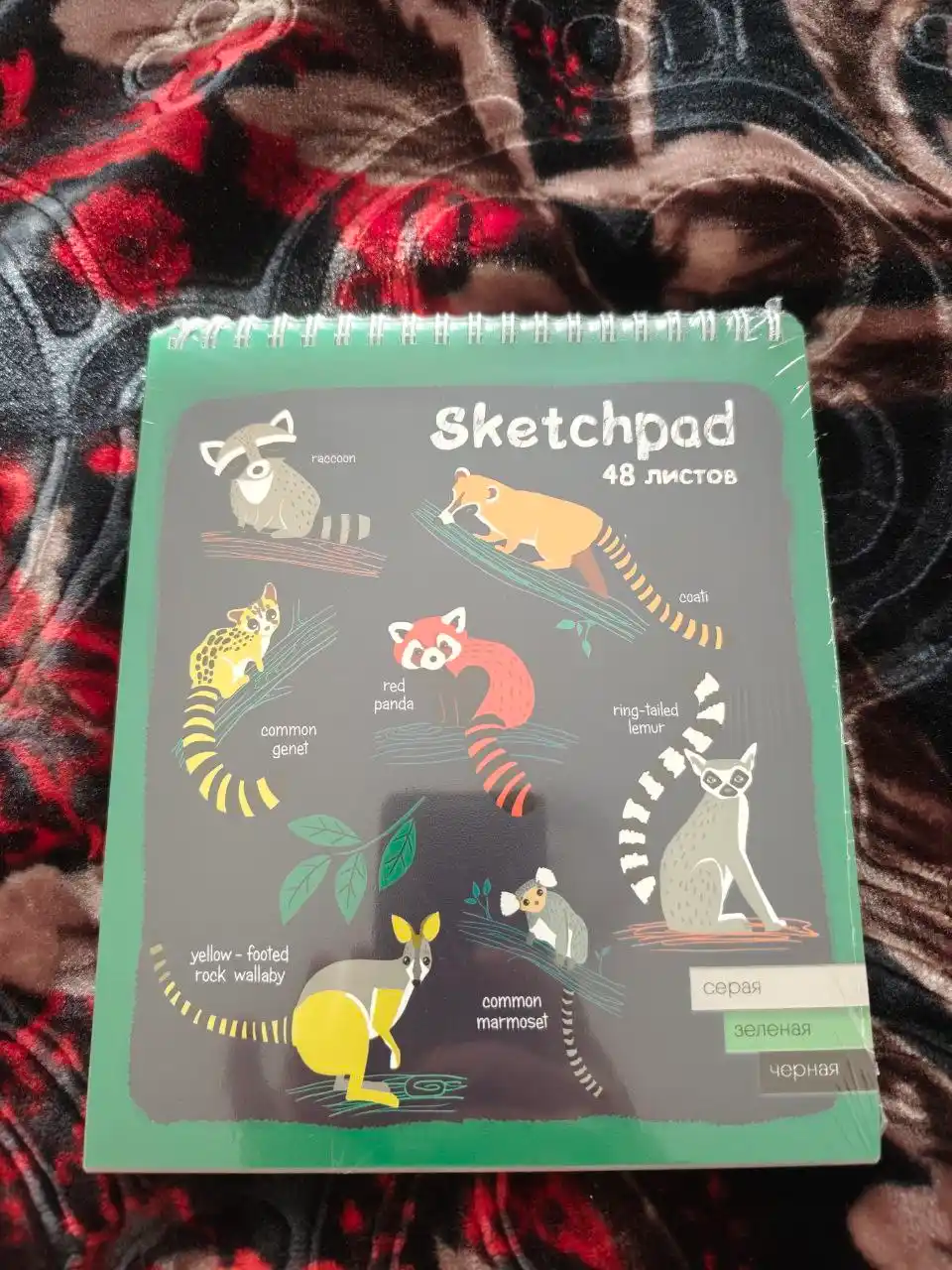 Schetchbuk / Sketchbook rangli sahifalar bilan, ijod, chizish va eskizlar uchun