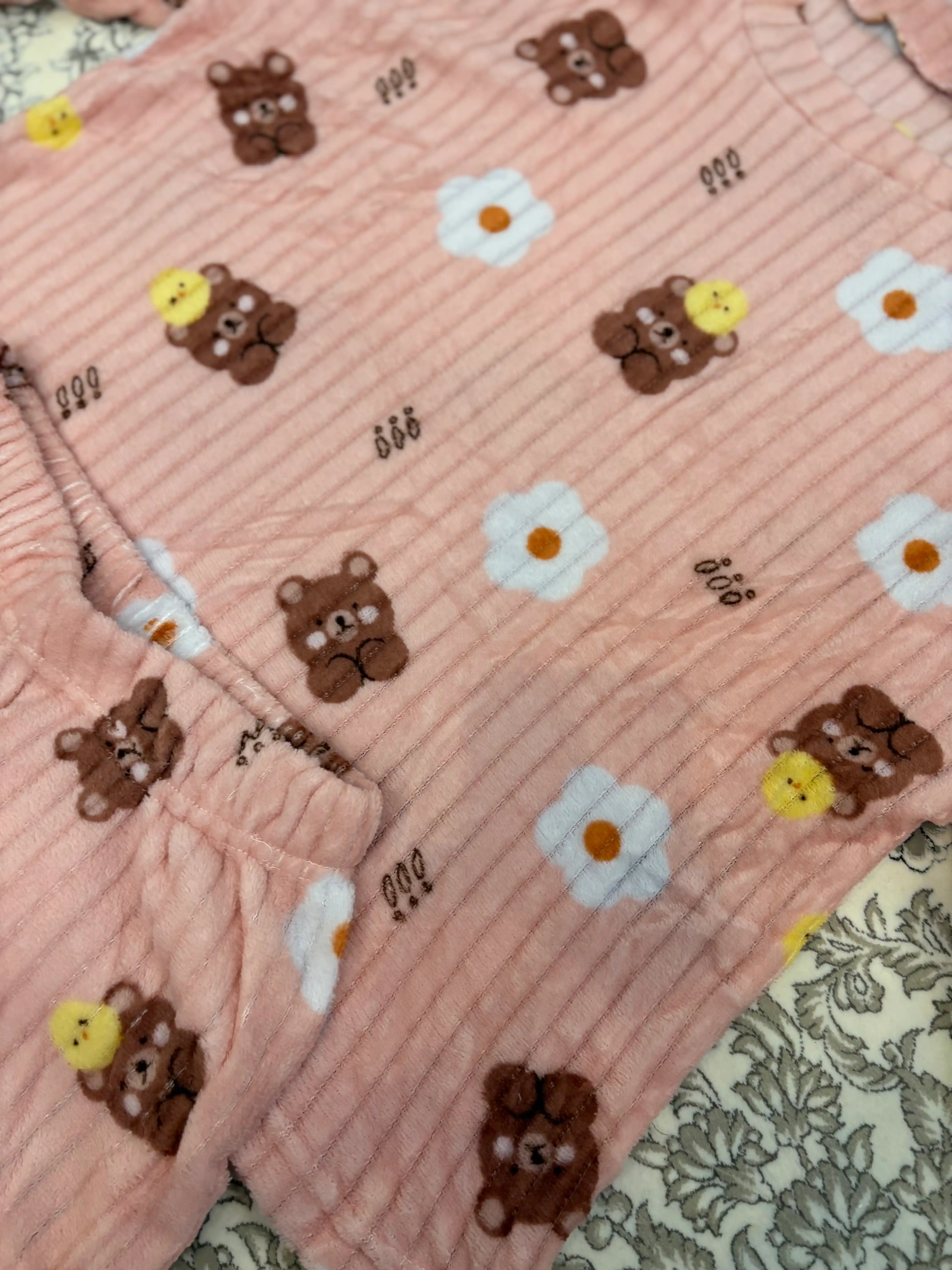 Ayollar uchun flisli uzun yengli pijama, g‘ijimcha fakturali, oddiy rangli va naqshli