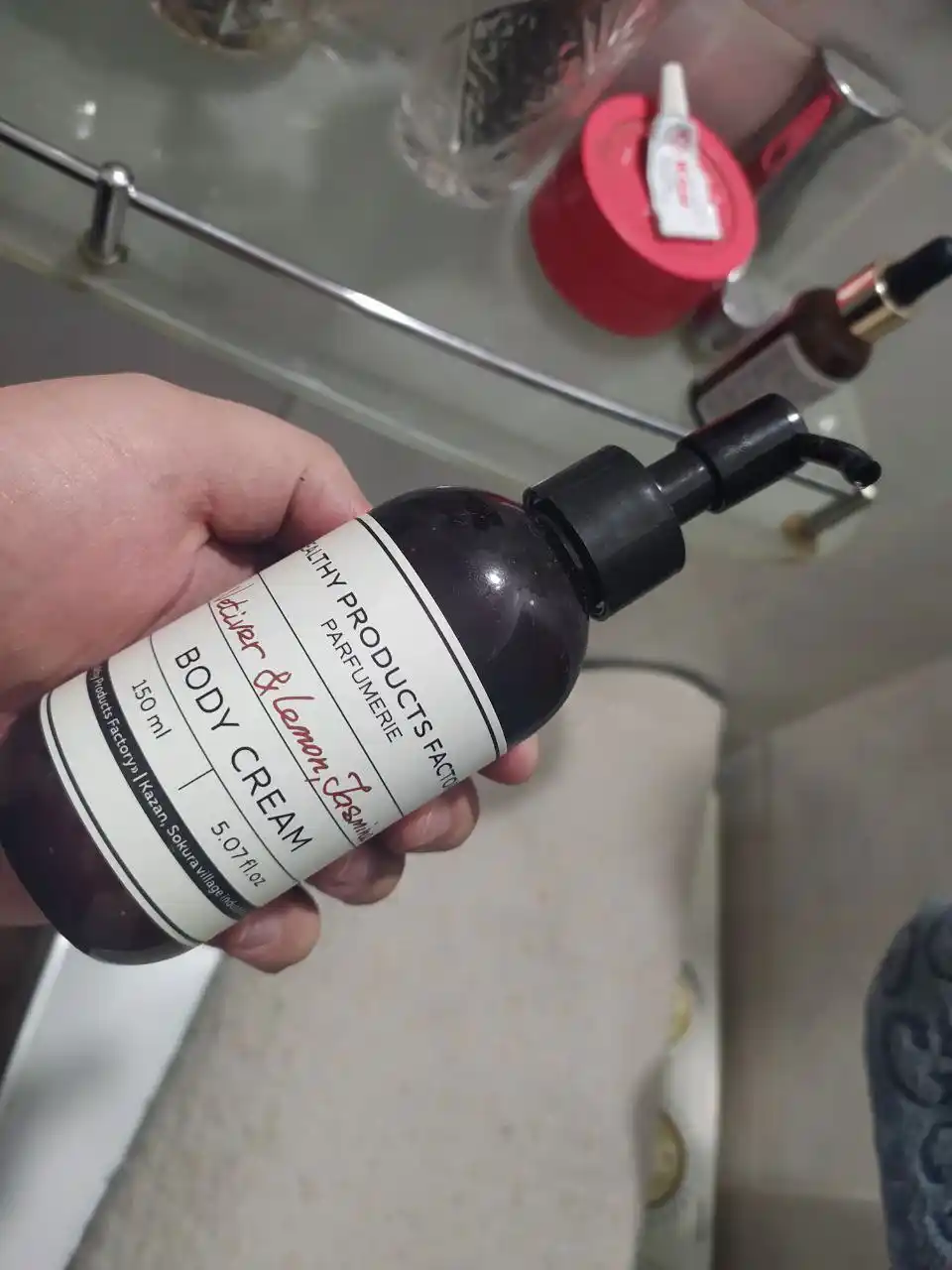 Tana va qo‘llar uchun xushbo‘y, namlantiruvchi, oziqlantiruvchi loson kremi, 150 ml