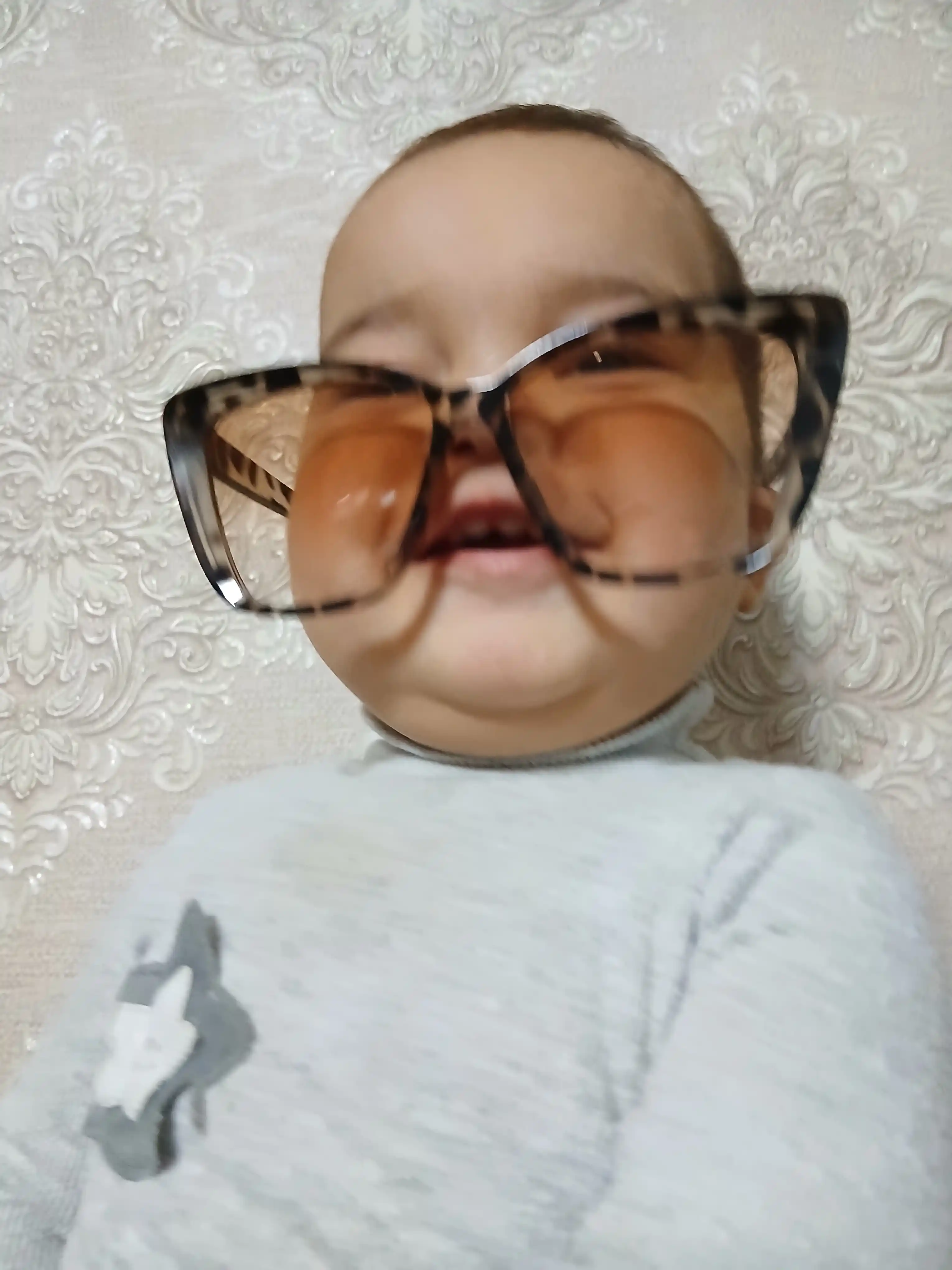 Ayollar ko'z oynaklari, quyoshdan himoya ko'zoynagi