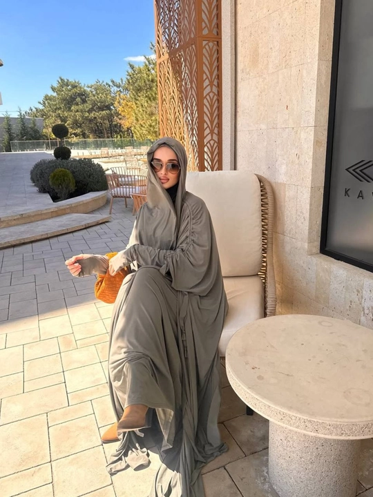 Yozgi yumshoq matodan tikilgan ayollar kostyumi, standart o‘lcham, 44-50