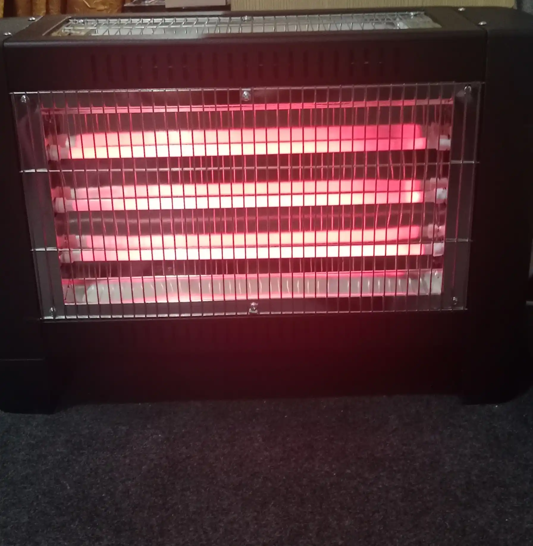 Elektr isitgich pechka GREAT CROWN, quvvati 2400 Vt