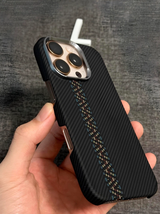 Karbon chexol iPhone 13, 14, 15, 16, 17 Pro Max, Magsafe bilan — ayfon chehol 16 Pro Max - 