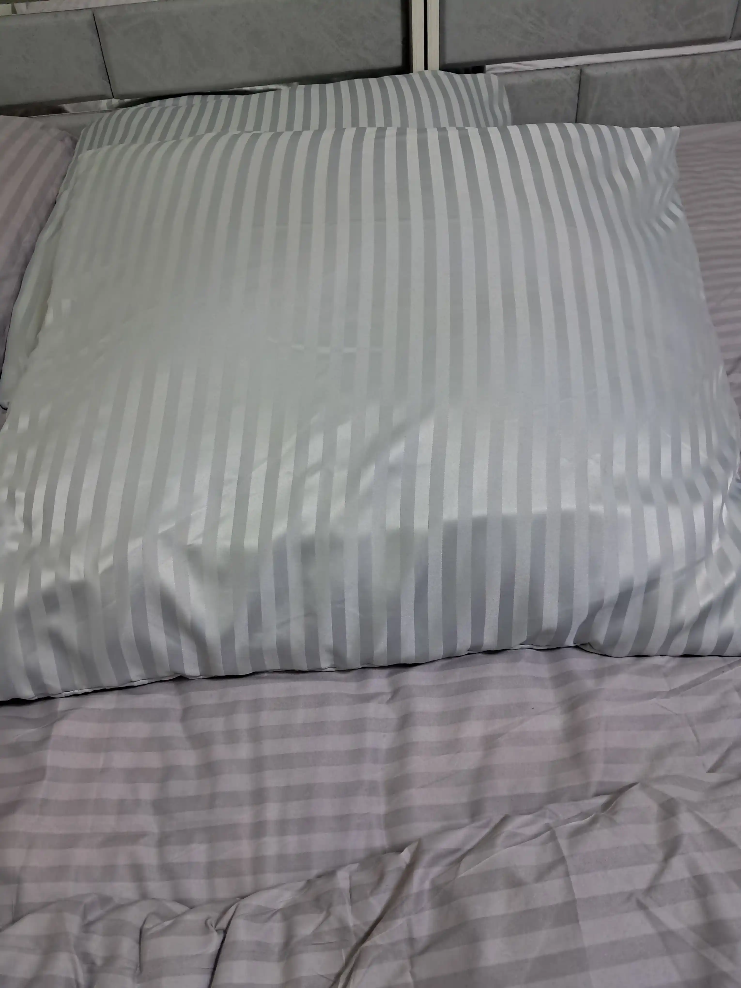 Stripe matosidan 50 x 70 va 70 x 70 sm o‘lchamli qoplamalar
