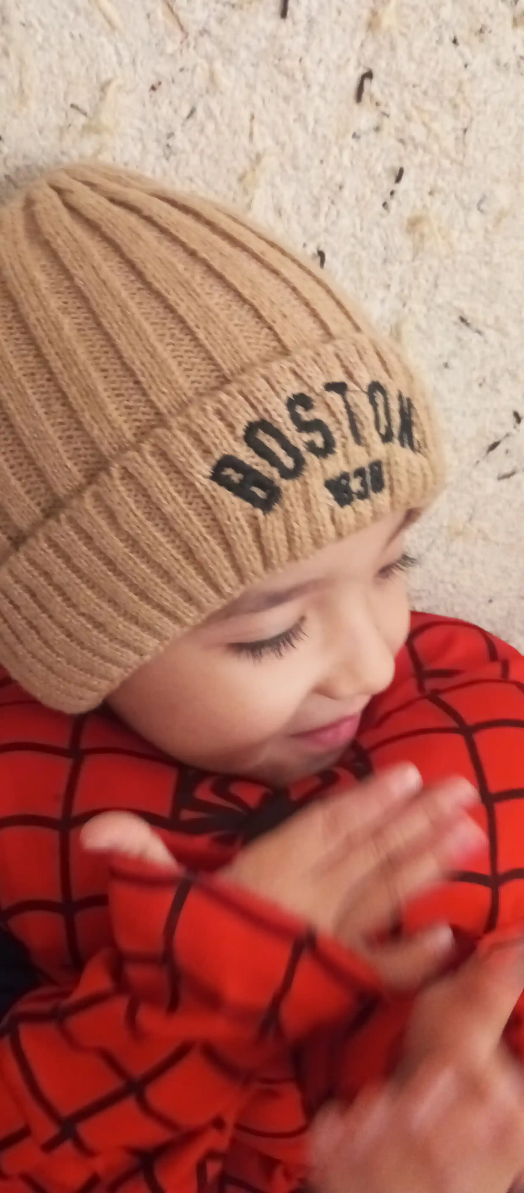 Bolalar uchun issiq qishki shapka (Boston va boshqa modellar)