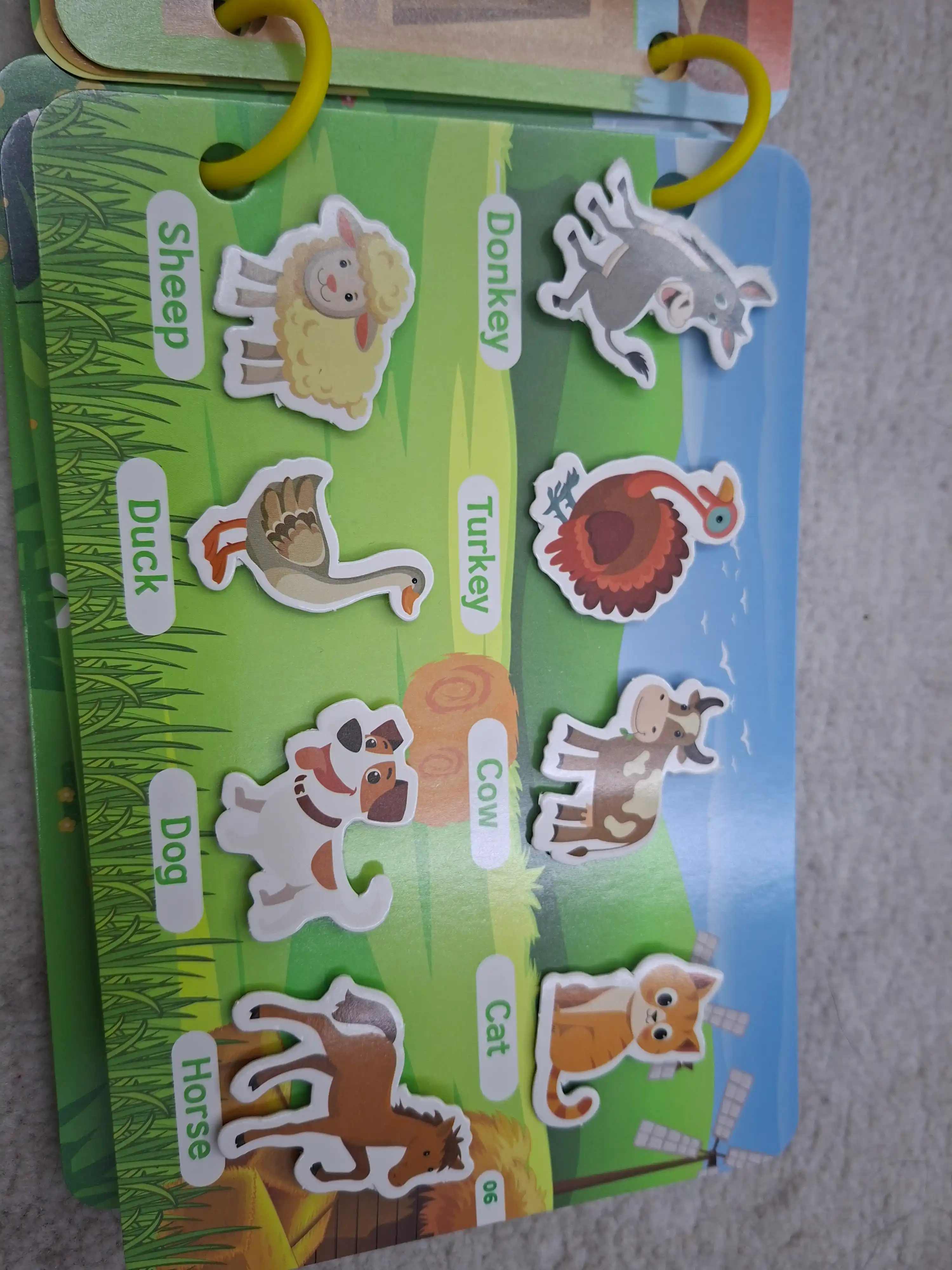 Bolalar uchun o'quv kitobi va alifbosi Busybook, lipuchkali Montessori kitobi