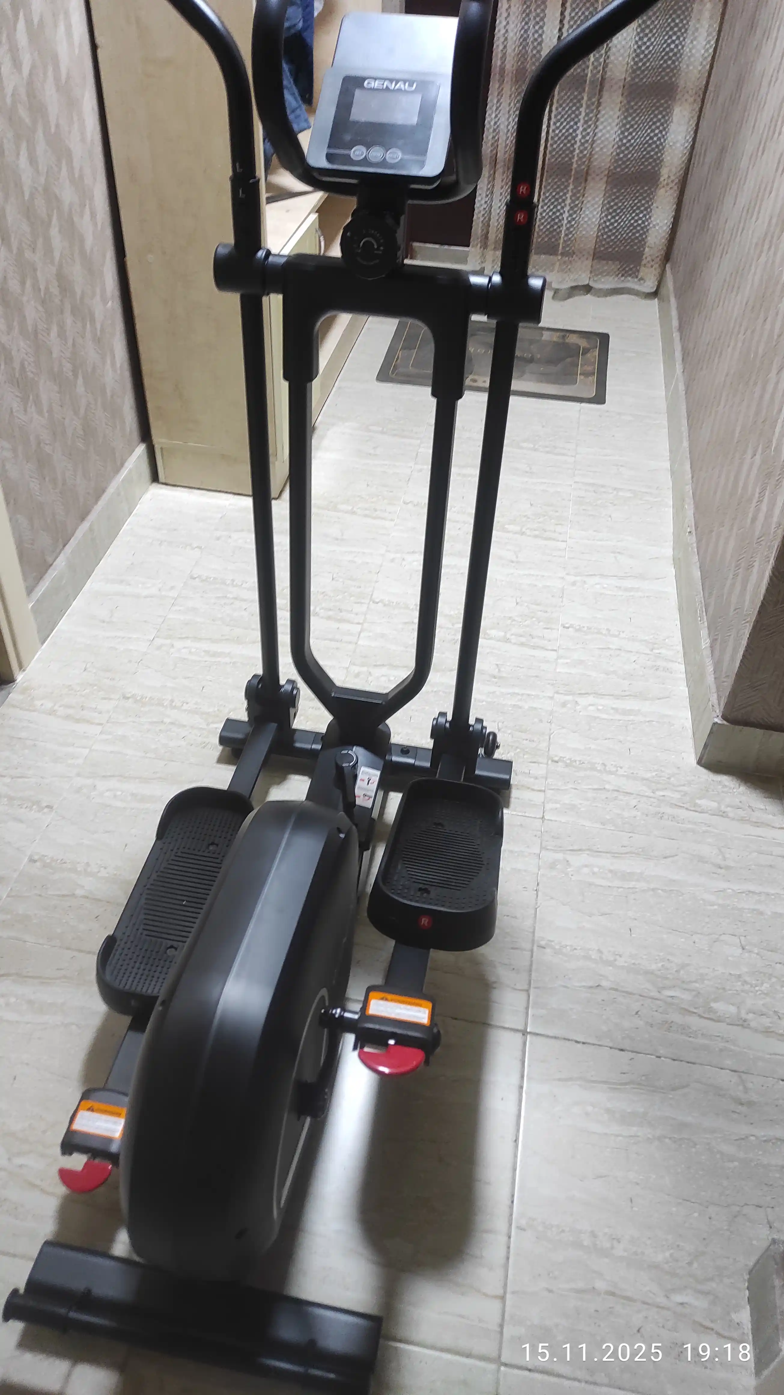 Elliptik yigma trenajor, velo-chang'i Genau SpaceCompact Trainer M, qora *ET1-04A