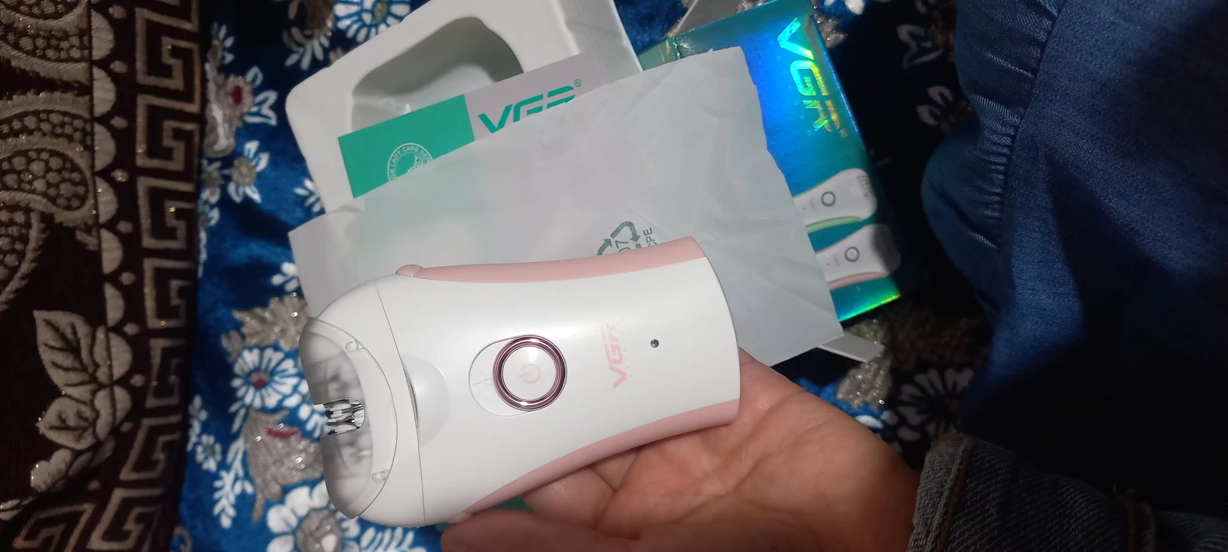 Ayollar uchun simsiz epilyator "VGR V - 705 / V - 726 / V - 728", tana depilyatori