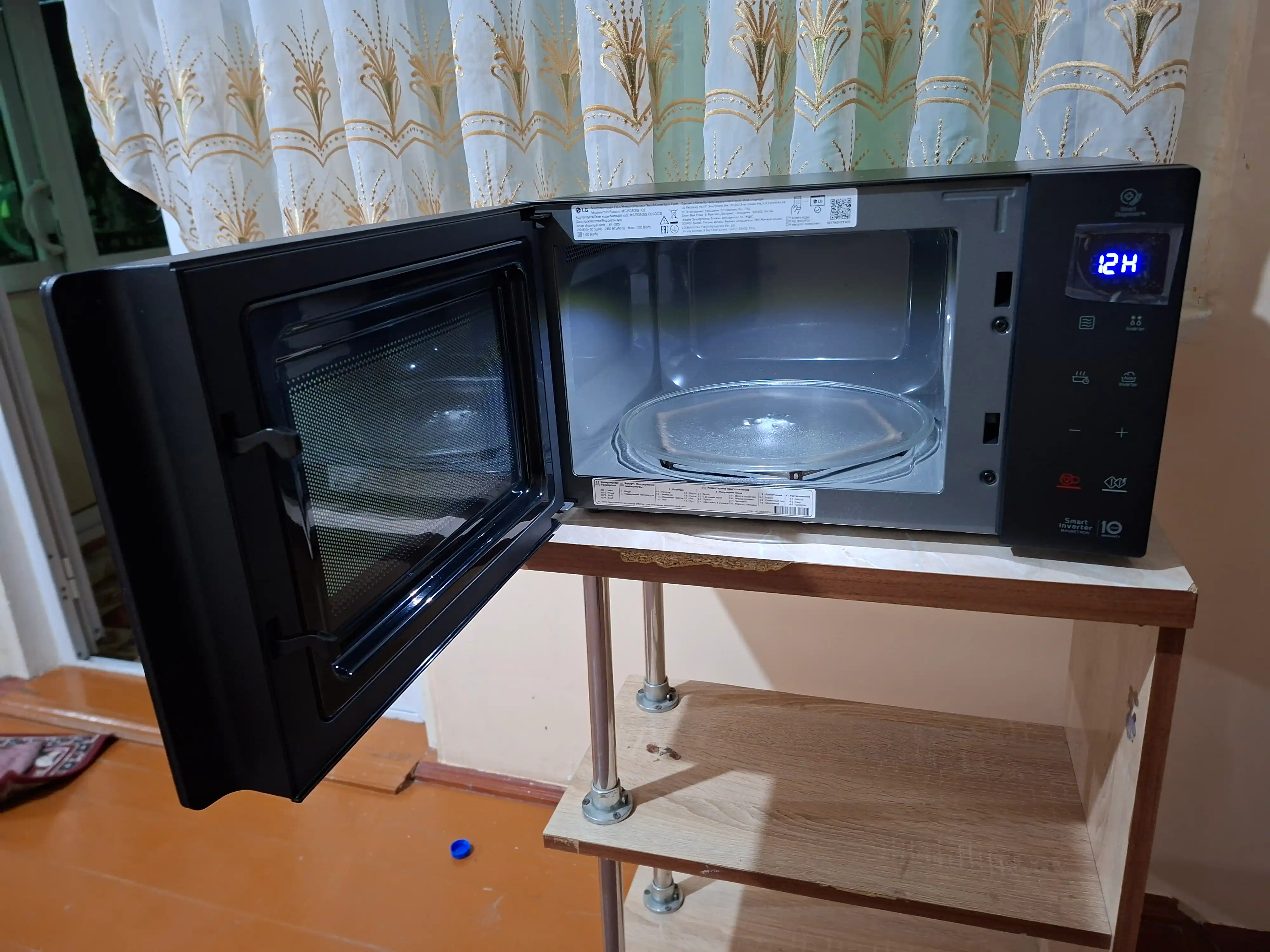 Mikroto'lqinli pech LG MS2535GIS Smart Inverter