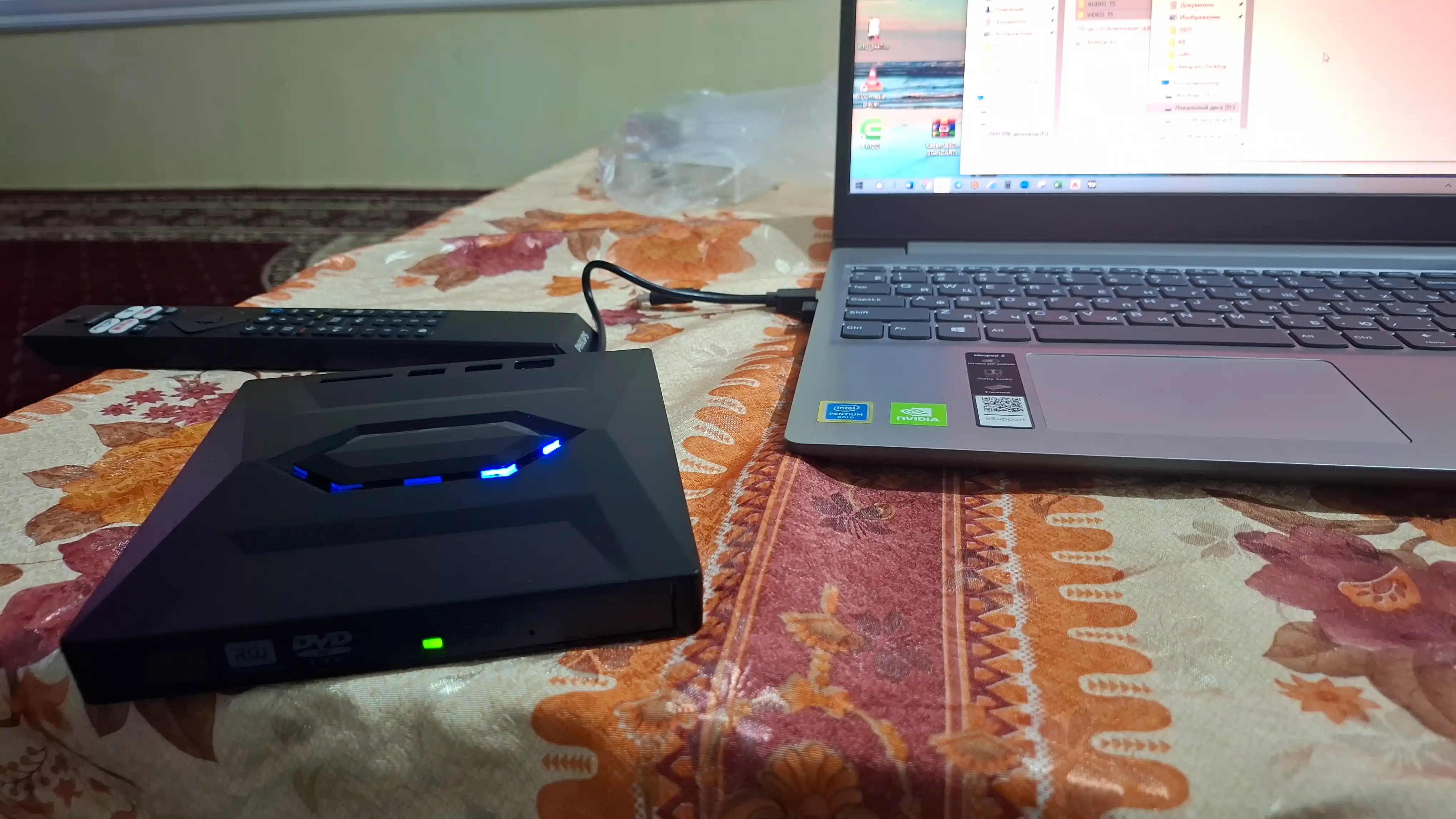Tashqi optik DVD ROM qurilma, Usb va Type-C, Usb hub, Micro SD va SD card reader