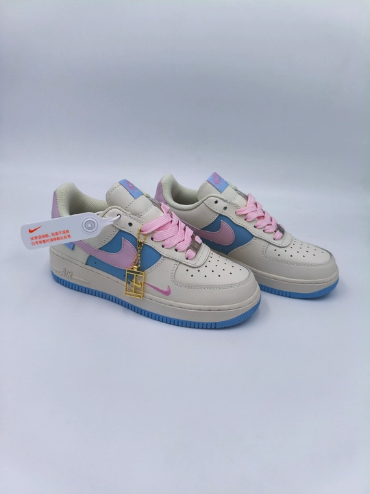 Ayollar va qizlar uchun. Air Force 1 Low Glitter Swoosh krossovkalari