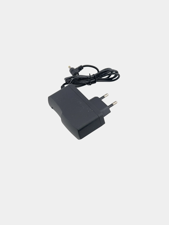 AC/DC 5V 2A quvvat adapteri — USB qurilmalar, LED va mini-ventilyatorlar uchun
