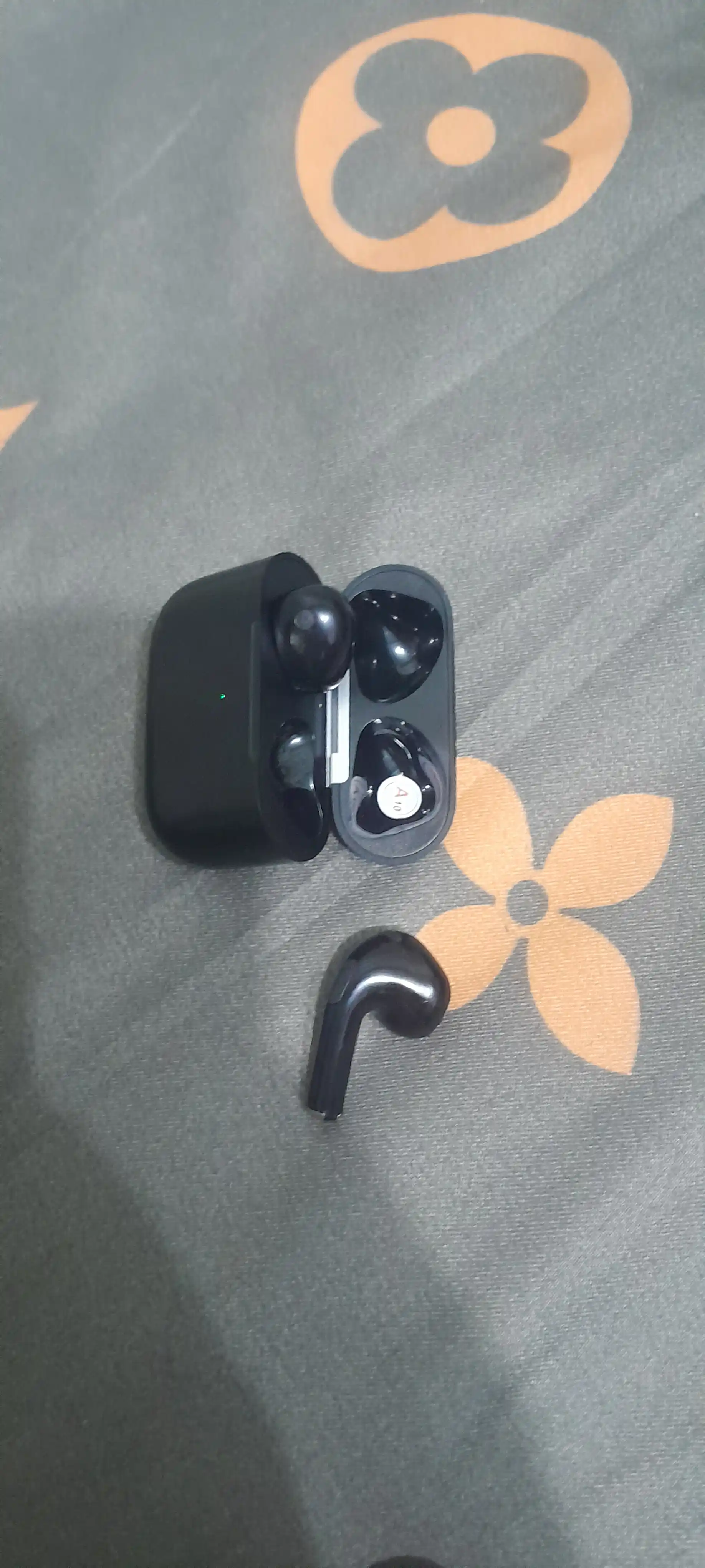 Pods Pro 2 и Pro 4 – беспроводные Bluetooth наушники, с микрофоном, Type-C белый