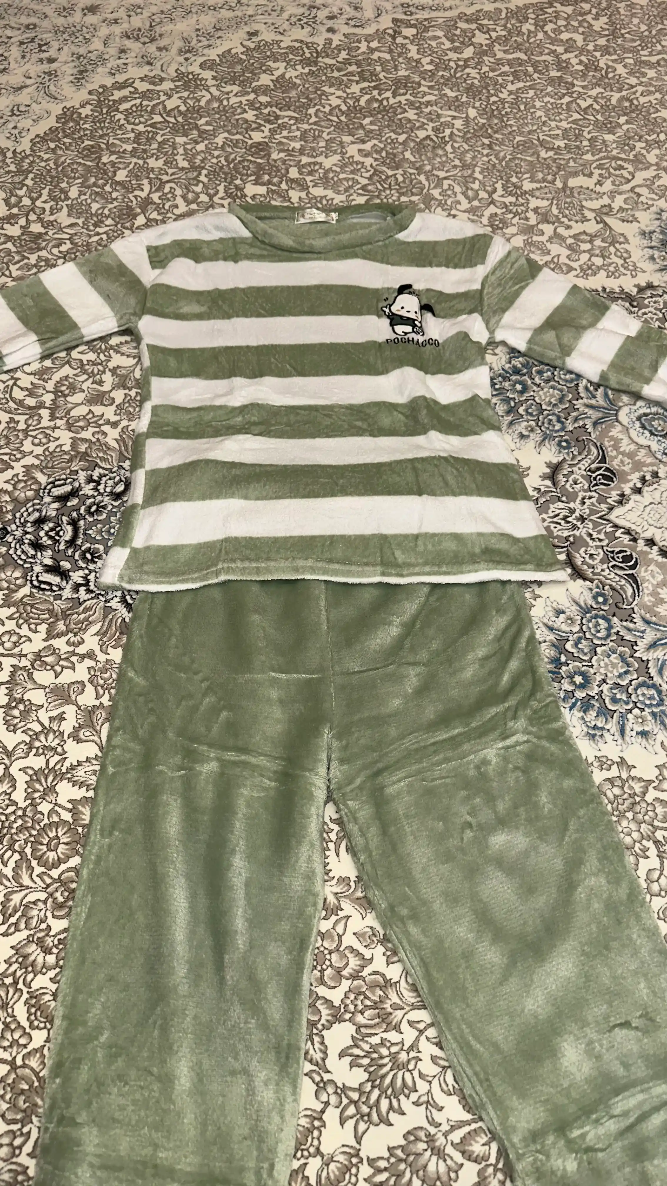 Ayollar momiq pijamasi